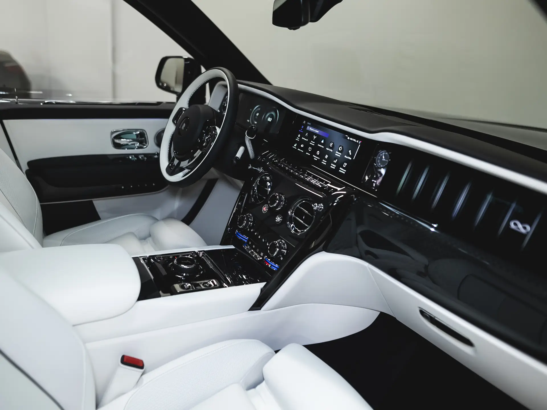 Rolls-Royce Cullinan, I Рестайлинг, 2025 купить в салоне Million Miles