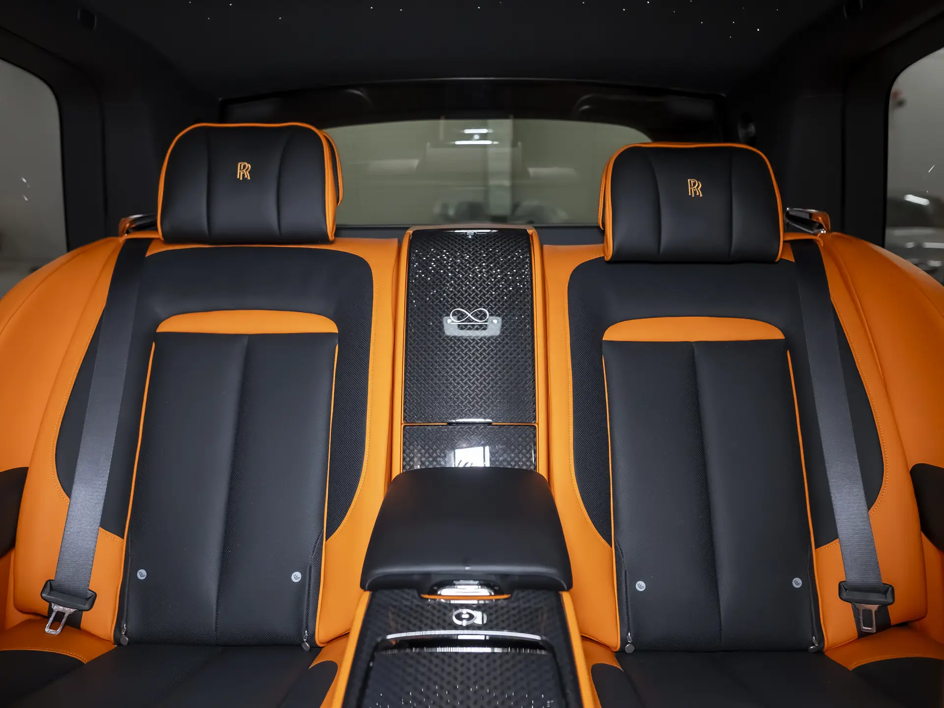 Rolls-Royce Cullinan Black Badge, I Рестайлинг, 2025 купить в салоне Million Miles