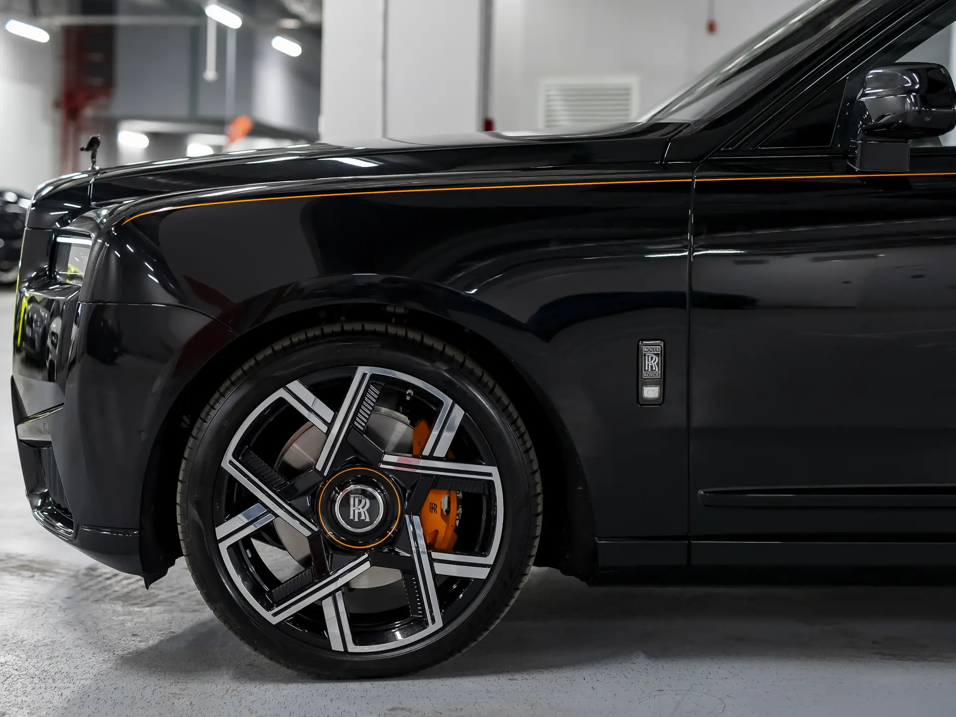 Rolls-Royce Cullinan Black Badge, I Рестайлинг, 2025 купить в салоне Million Miles