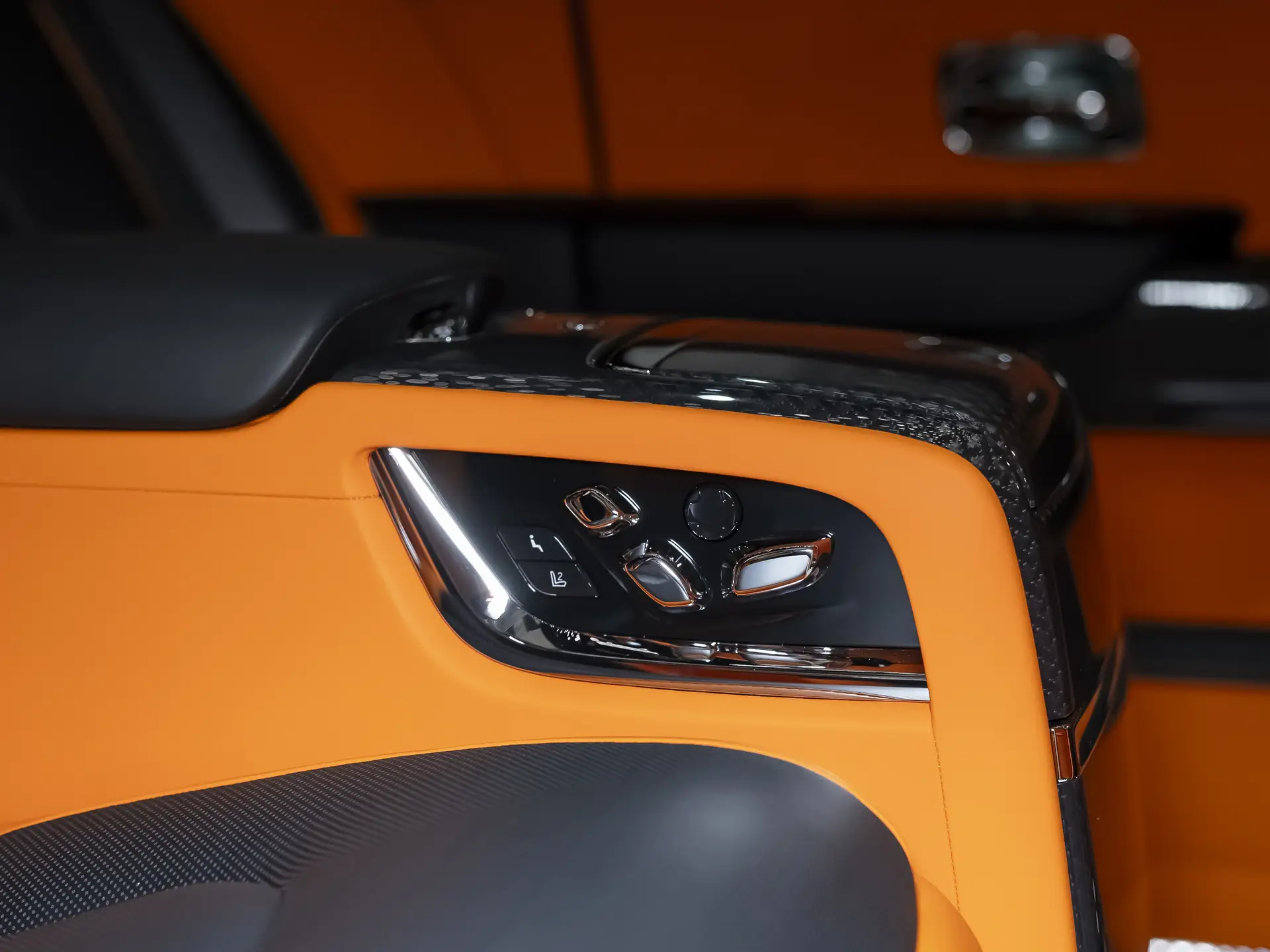 Rolls-Royce Cullinan Black Badge, I Рестайлинг, 2025 купить в салоне Million Miles