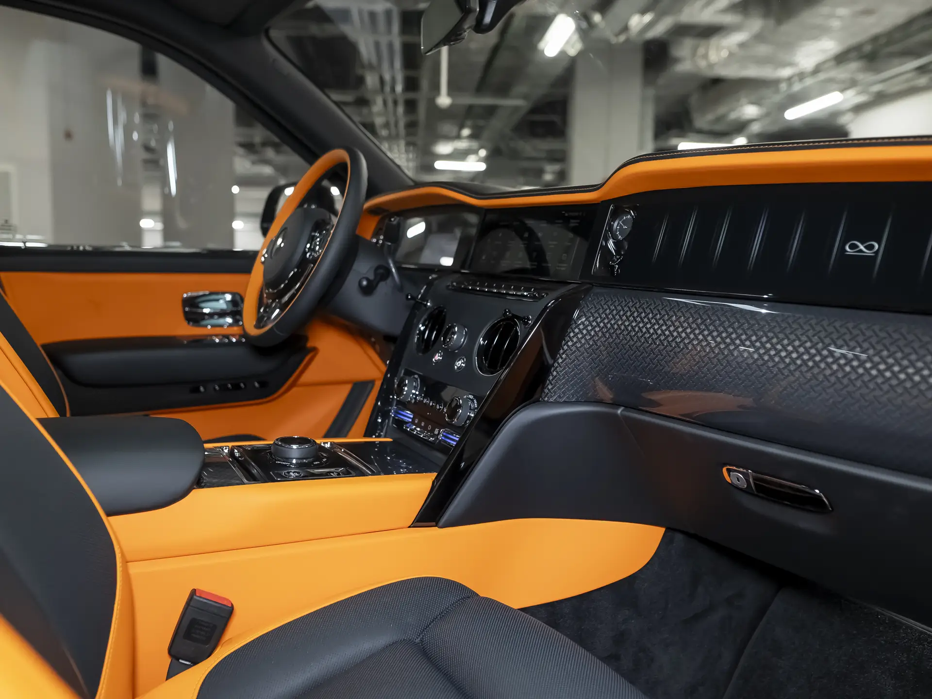 Rolls-Royce Cullinan Black Badge, I Рестайлинг, 2025 купить в салоне Million Miles