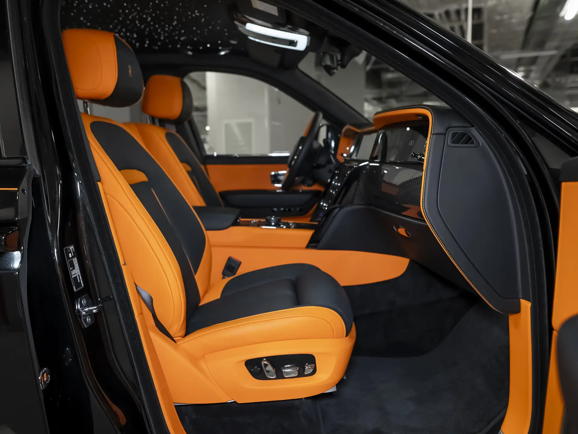 Rolls-Royce Cullinan Black Badge, I Рестайлинг, 2025 купить в салоне Million Miles