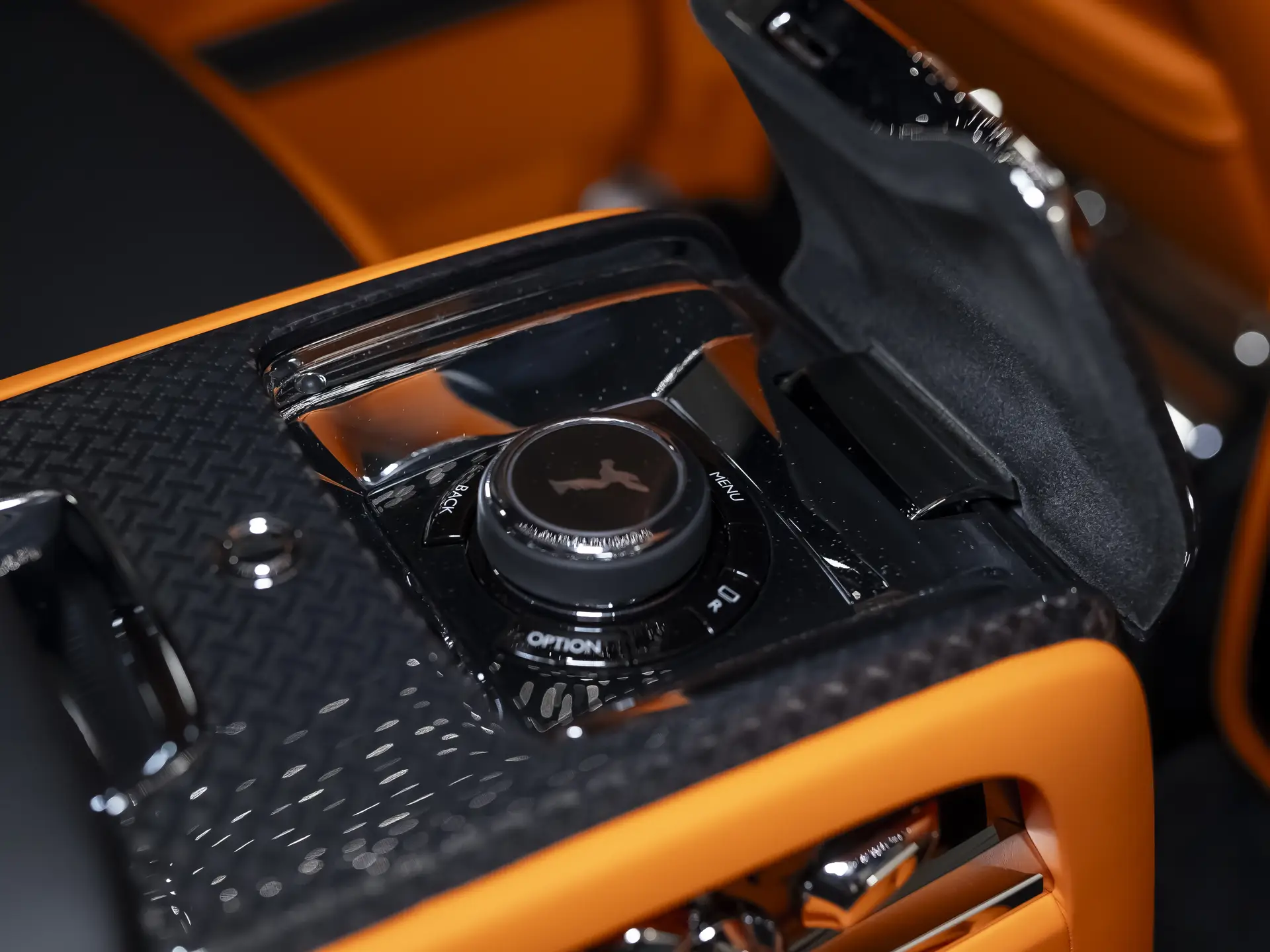 Rolls-Royce Cullinan Black Badge, I Рестайлинг, 2025 купить в салоне Million Miles