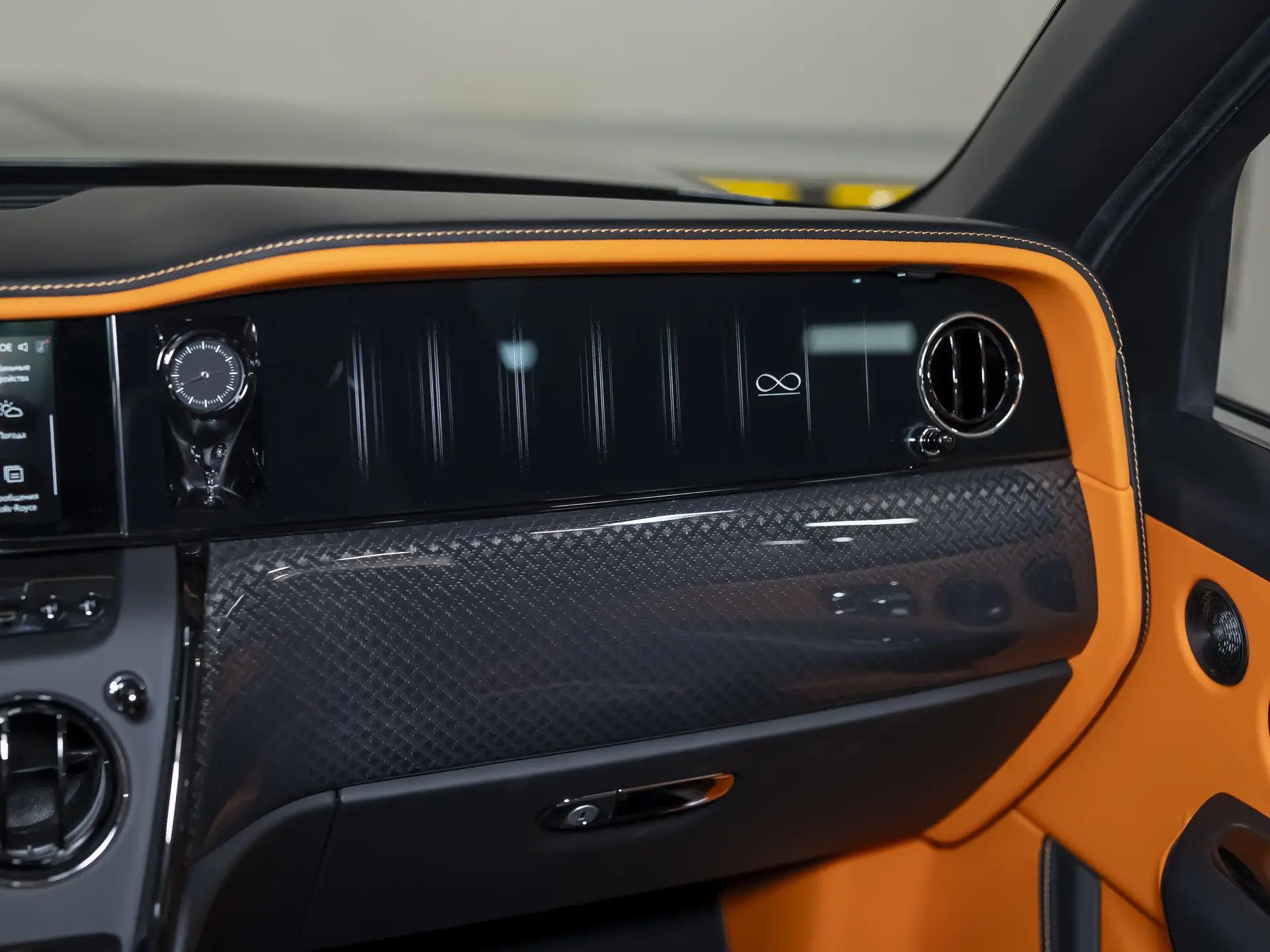 Rolls-Royce Cullinan Black Badge, I Рестайлинг, 2025 купить в салоне Million Miles