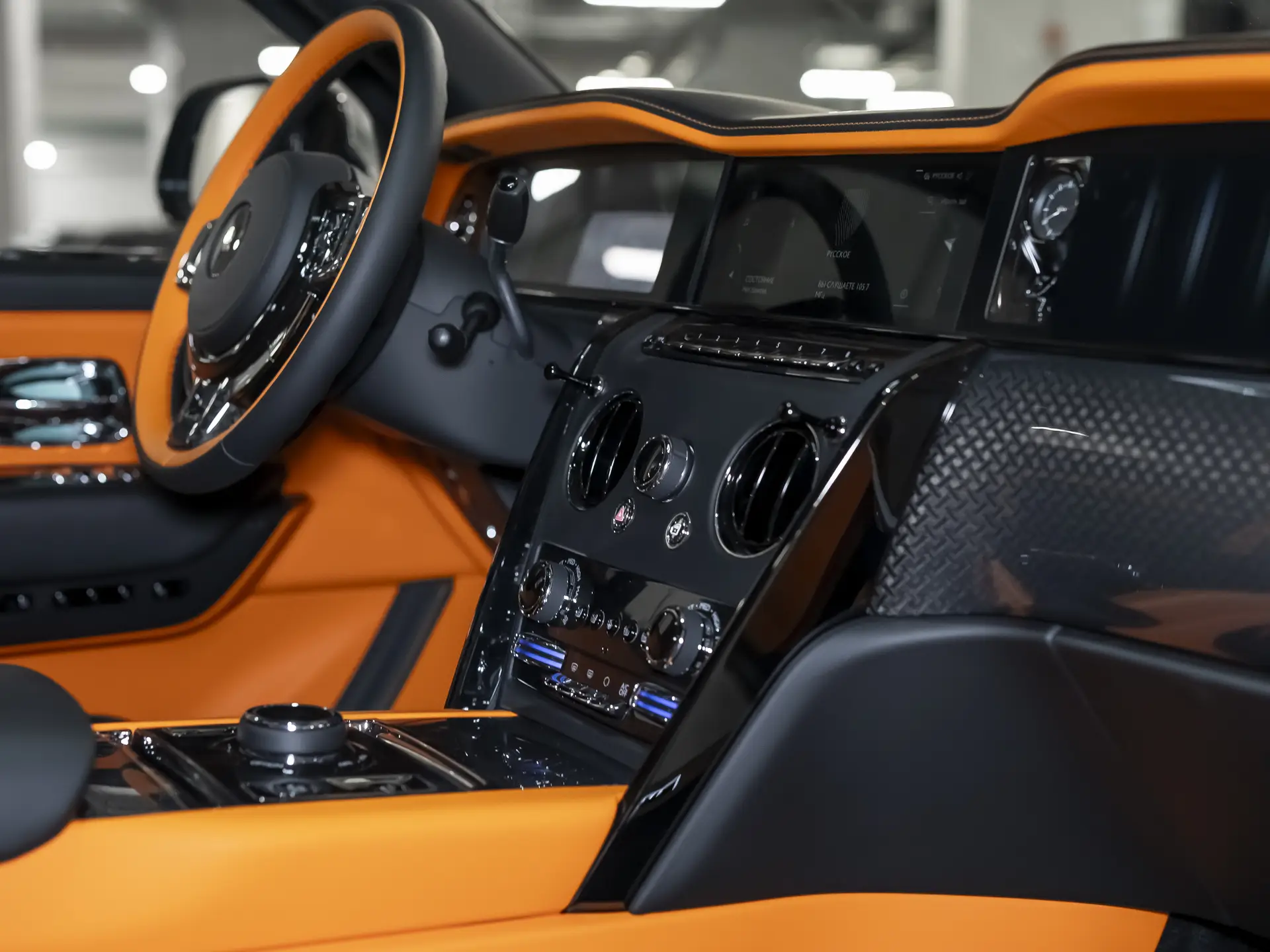 Rolls-Royce Cullinan Black Badge, I Рестайлинг, 2025 купить в салоне Million Miles