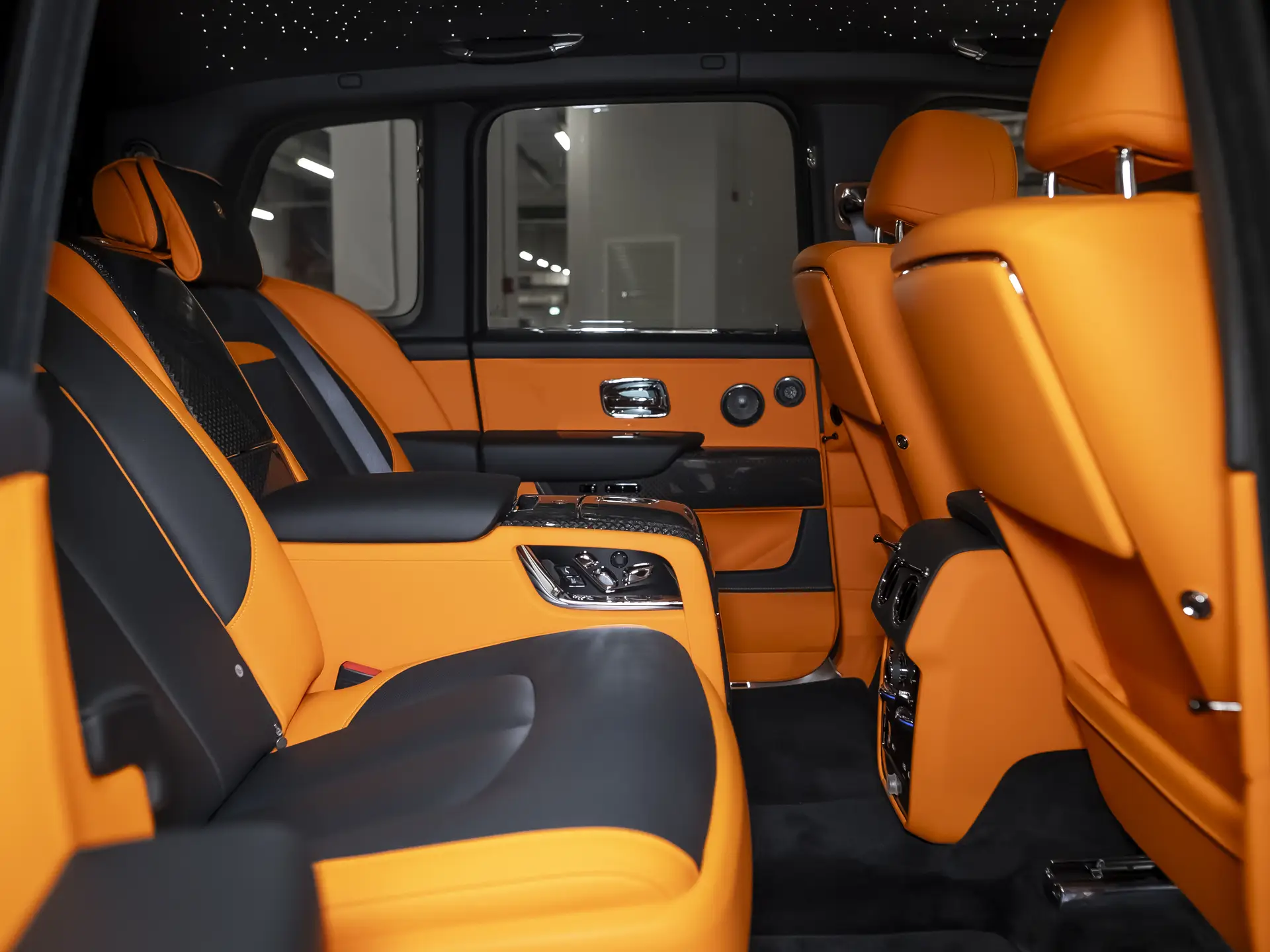 Rolls-Royce Cullinan Black Badge, I Рестайлинг, 2025 купить в салоне Million Miles