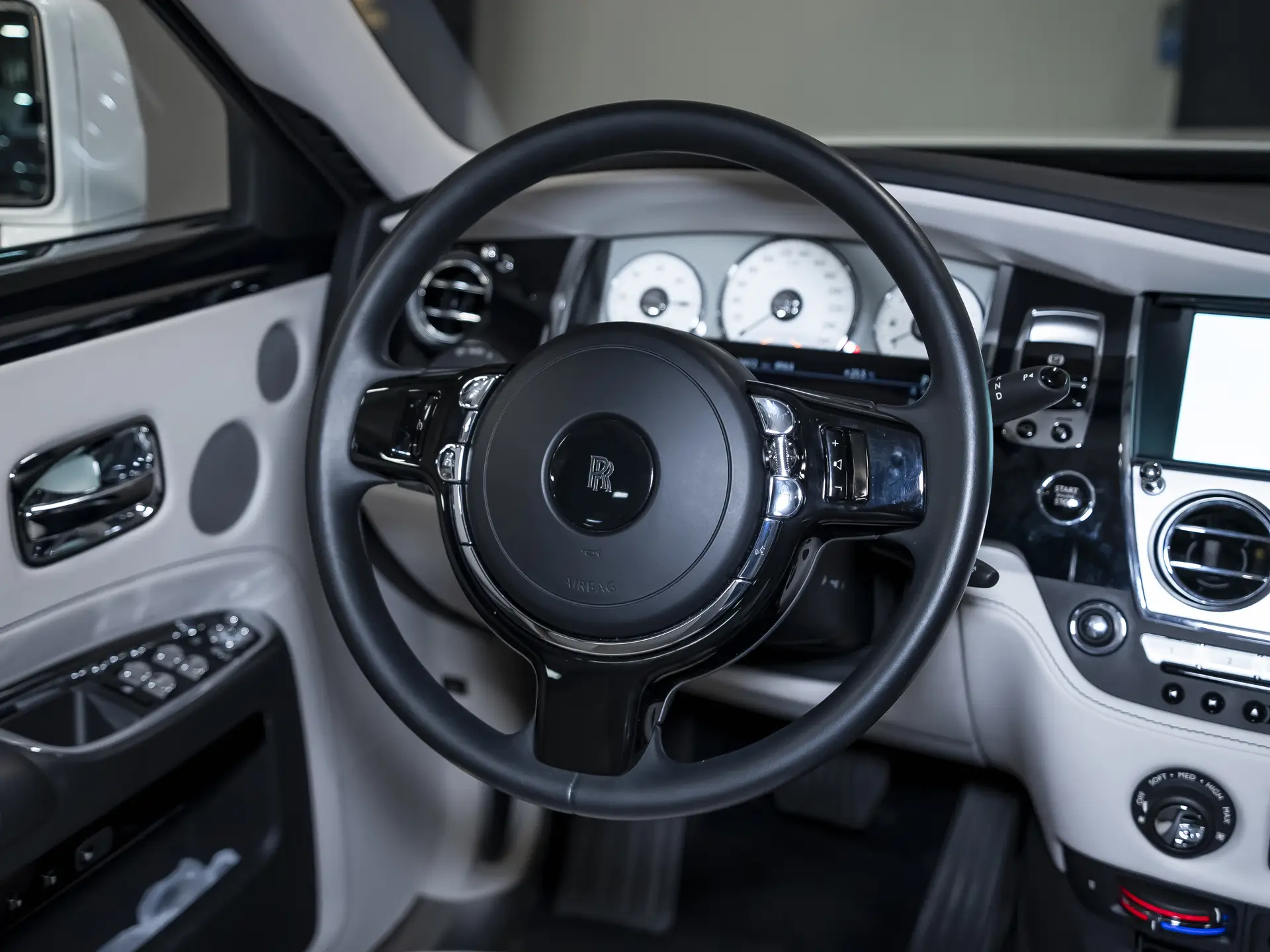 Rolls-Royce Ghost, I Рестайлинг (Series II), 2016 купить в салоне Million Miles