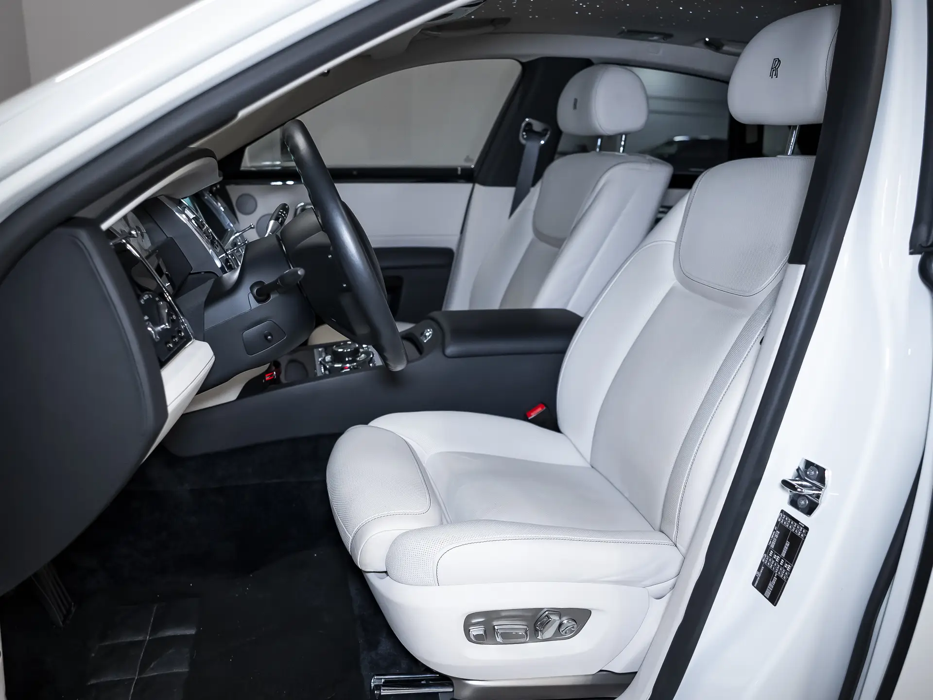 Rolls-Royce Ghost, I Рестайлинг (Series II), 2016 купить в салоне Million Miles