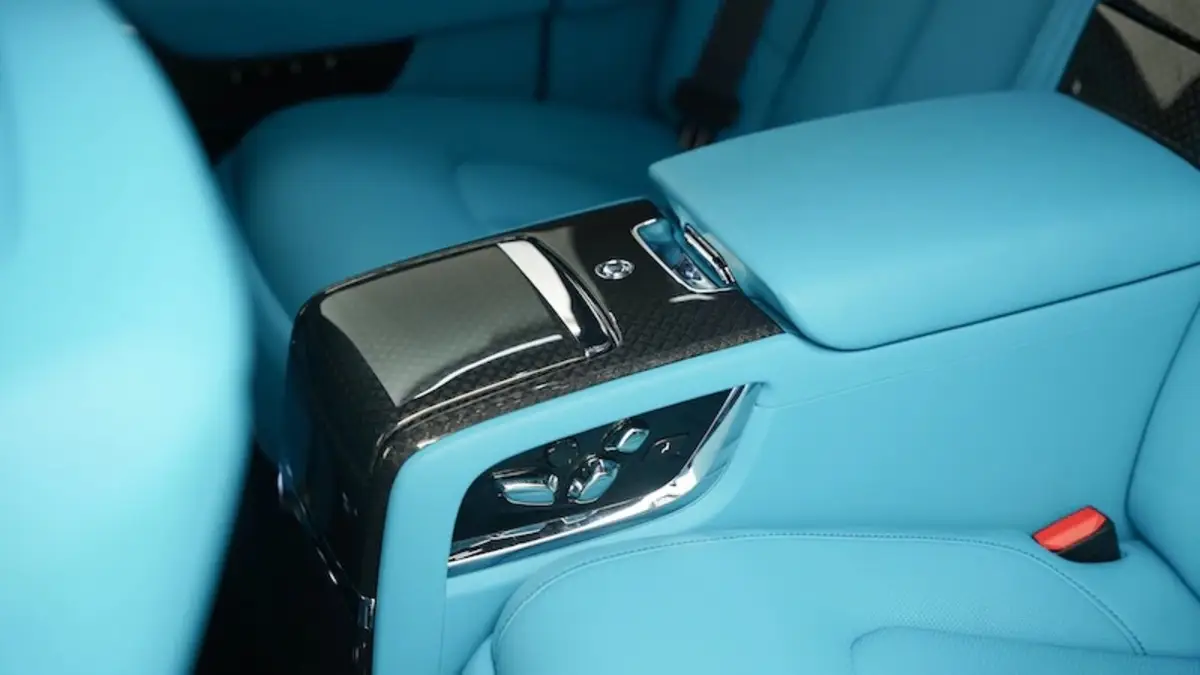 Rolls-Royce Cullinan Black Badge, I Рестайлинг, 2025 купить в салоне Million Miles