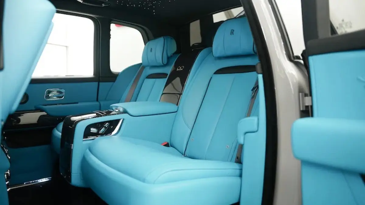 Rolls-Royce Cullinan Black Badge, I Рестайлинг, 2025 купить в салоне Million Miles