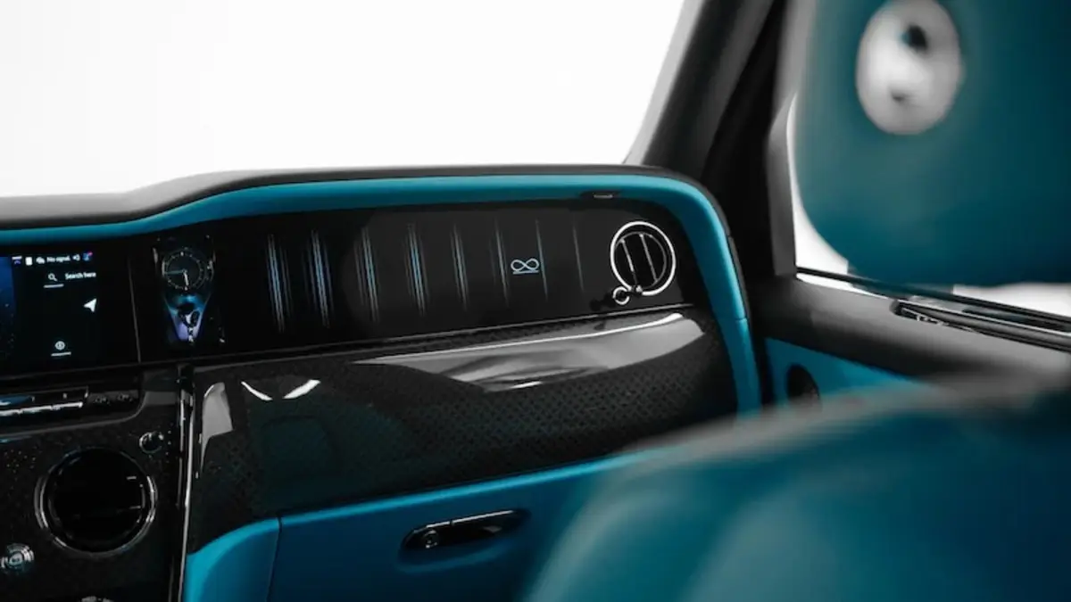 Rolls-Royce Cullinan Black Badge, I Рестайлинг, 2025 купить в салоне Million Miles