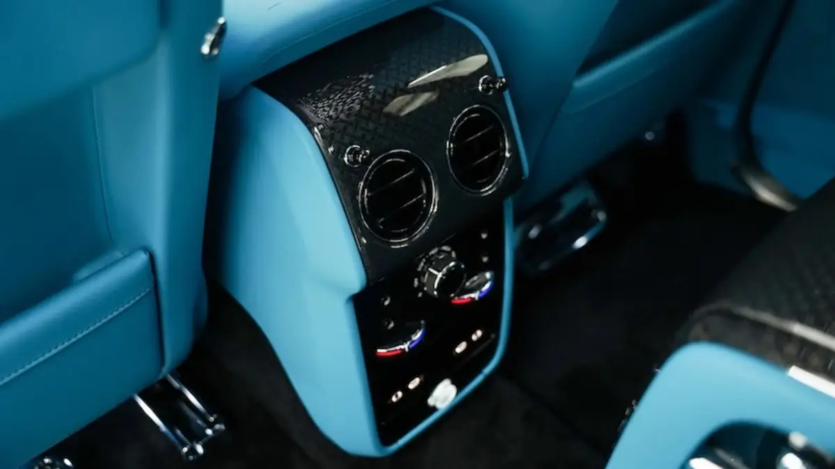 Rolls-Royce Cullinan Black Badge, I Рестайлинг, 2025 купить в салоне Million Miles