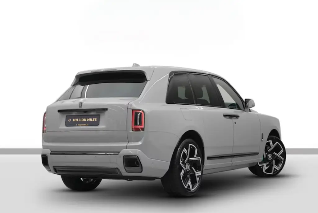 Rolls-Royce Cullinan Black Badge, I Рестайлинг, 2025 купить в салоне Million Miles