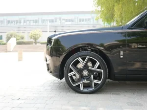 Rolls-Royce Cullinan Black Badge, I Рестайлинг, 2025 купить в салоне Million Miles