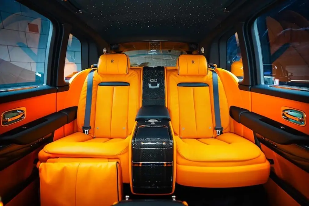 Rolls-Royce Cullinan Black Badge, I Рестайлинг, 2025 купить в салоне Million Miles