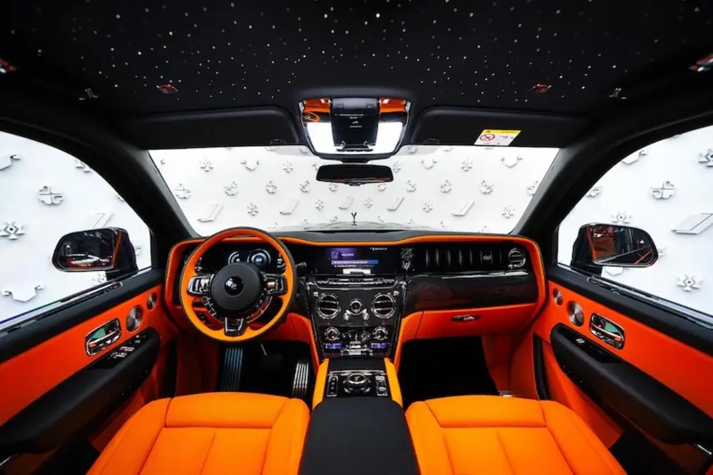 Rolls-Royce Cullinan Black Badge, I Рестайлинг, 2025 купить в салоне Million Miles