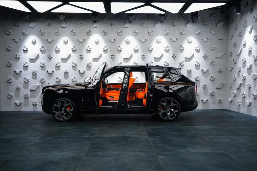 Rolls-Royce Cullinan Black Badge, I Рестайлинг, 2025 купить в салоне Million Miles