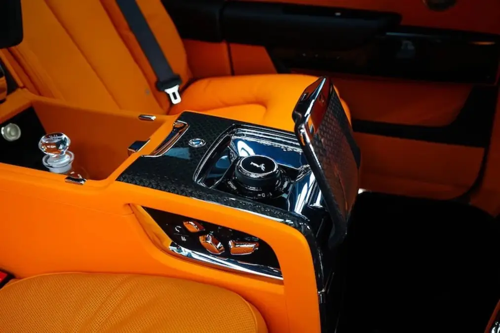 Rolls-Royce Cullinan Black Badge, I Рестайлинг, 2025 купить в салоне Million Miles