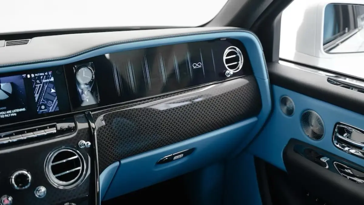 Rolls-Royce Cullinan Black Badge, I Рестайлинг, 2025 купить в салоне Million Miles