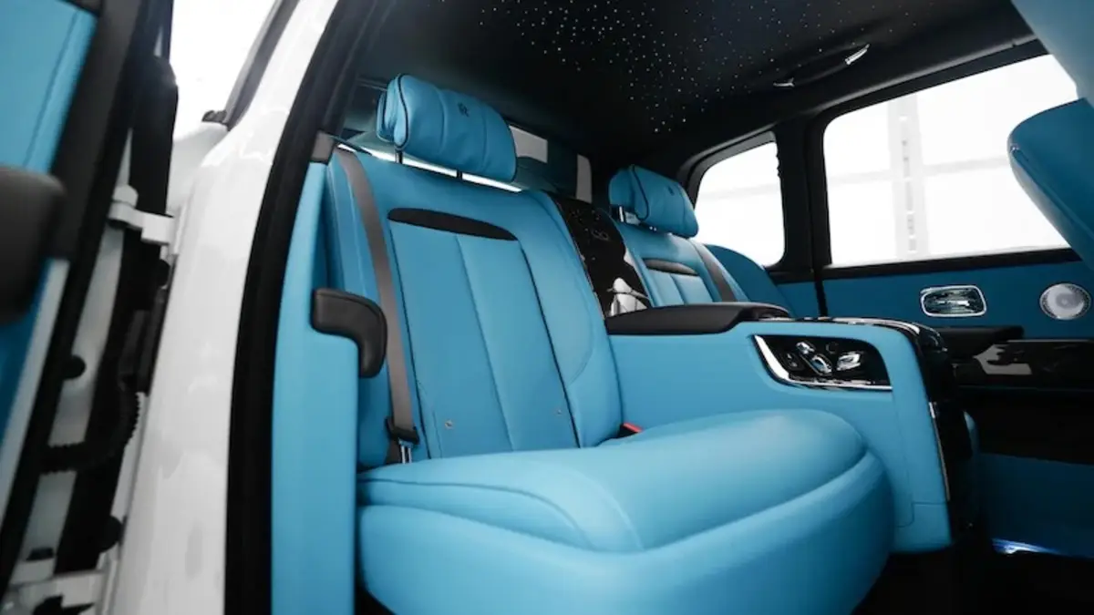 Rolls-Royce Cullinan Black Badge, I Рестайлинг, 2025 купить в салоне Million Miles