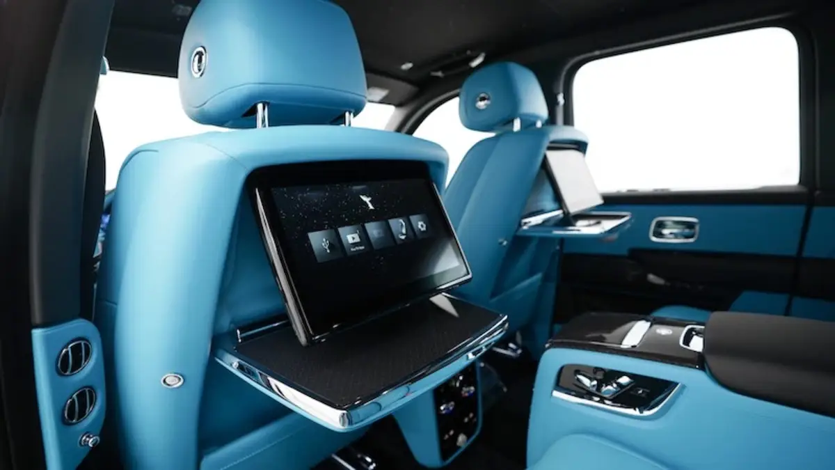 Rolls-Royce Cullinan Black Badge, I Рестайлинг, 2025 купить в салоне Million Miles