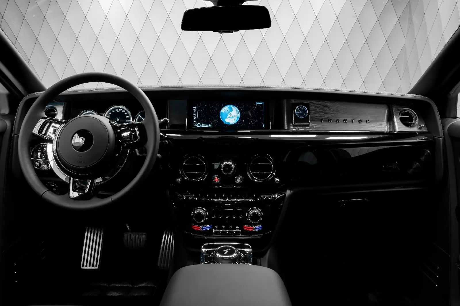 Rolls-Royce Phantom EWB, VIII, 2025 купить в салоне Million Miles