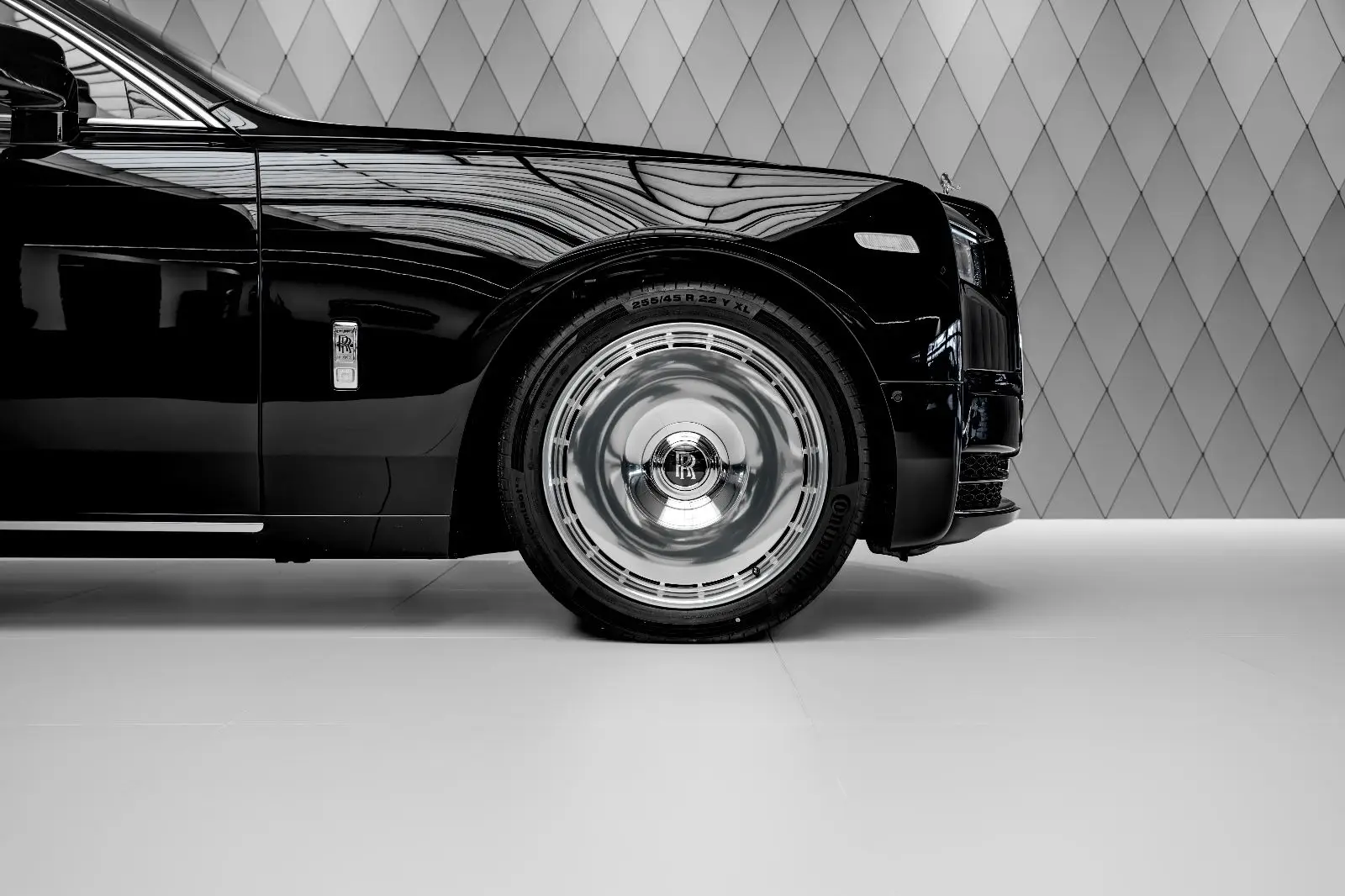Rolls-Royce Phantom EWB, VIII, 2025 купить в салоне Million Miles