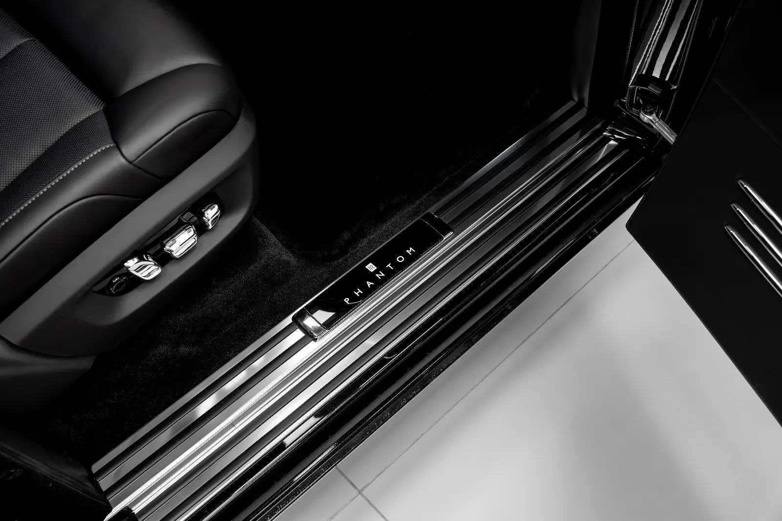 Rolls-Royce Phantom EWB, VIII, 2025 купить в салоне Million Miles