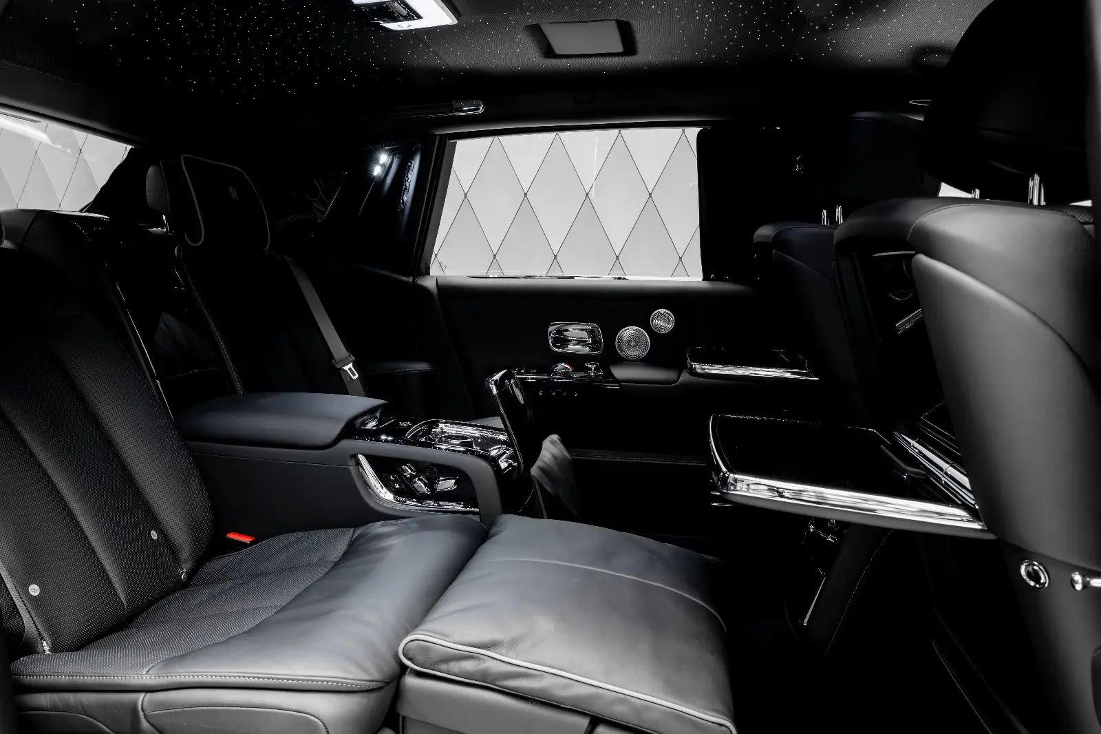 Rolls-Royce Phantom EWB, VIII, 2025 купить в салоне Million Miles