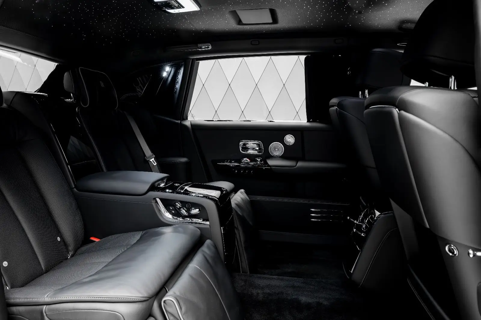 Rolls-Royce Phantom EWB, VIII, 2025 купить в салоне Million Miles