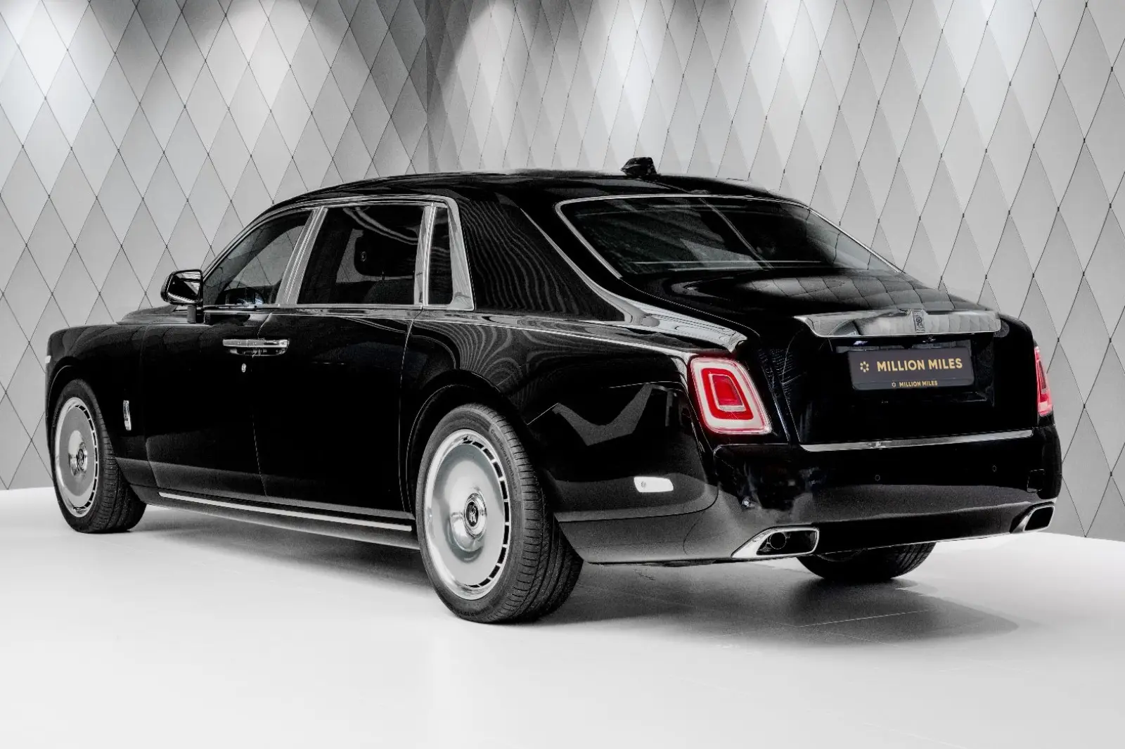 Rolls-Royce Phantom EWB, VIII, 2025 купить в салоне Million Miles