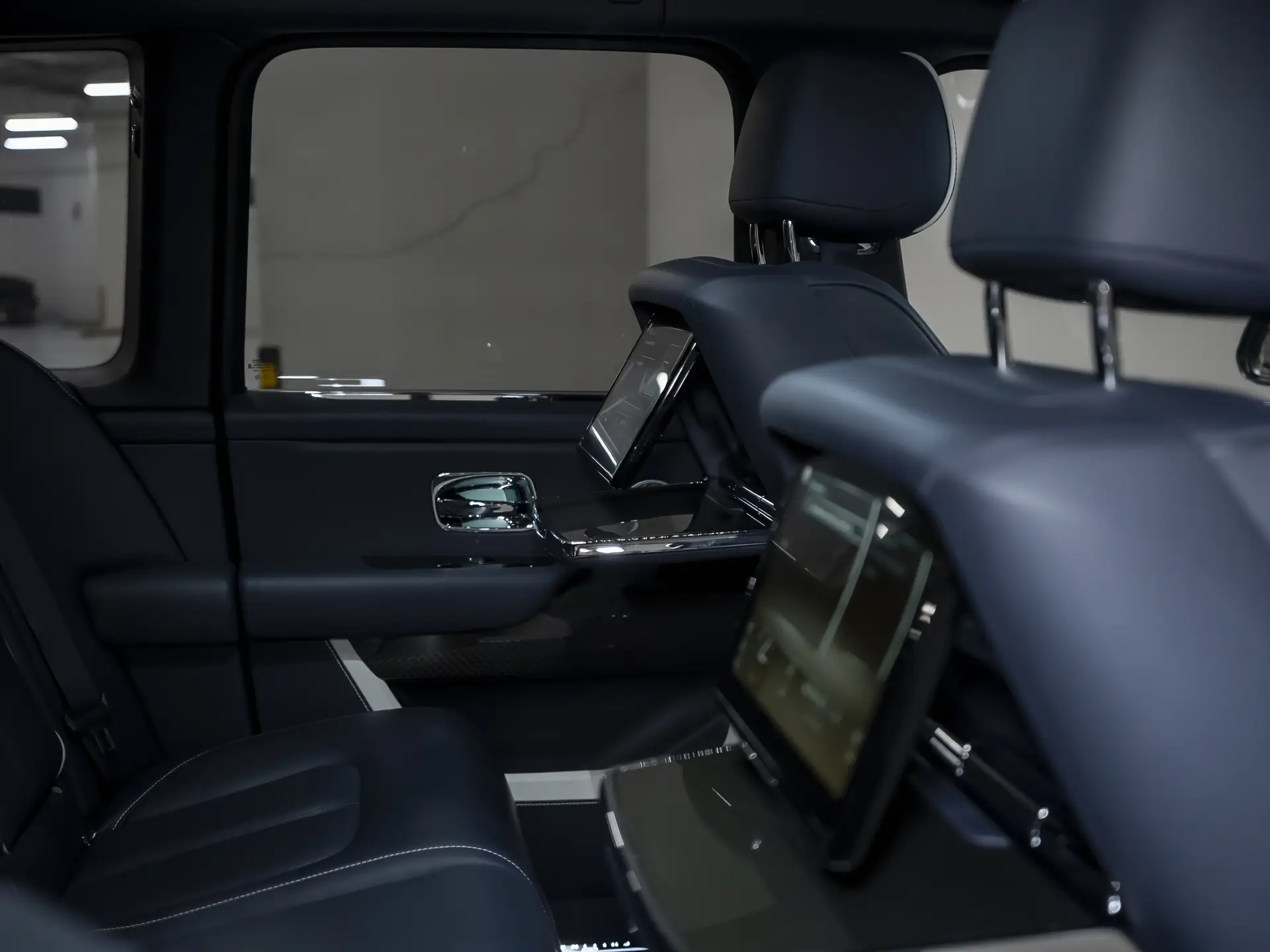 Rolls-Royce Cullinan Black Badge, I, 2021 купить в салоне Million Miles