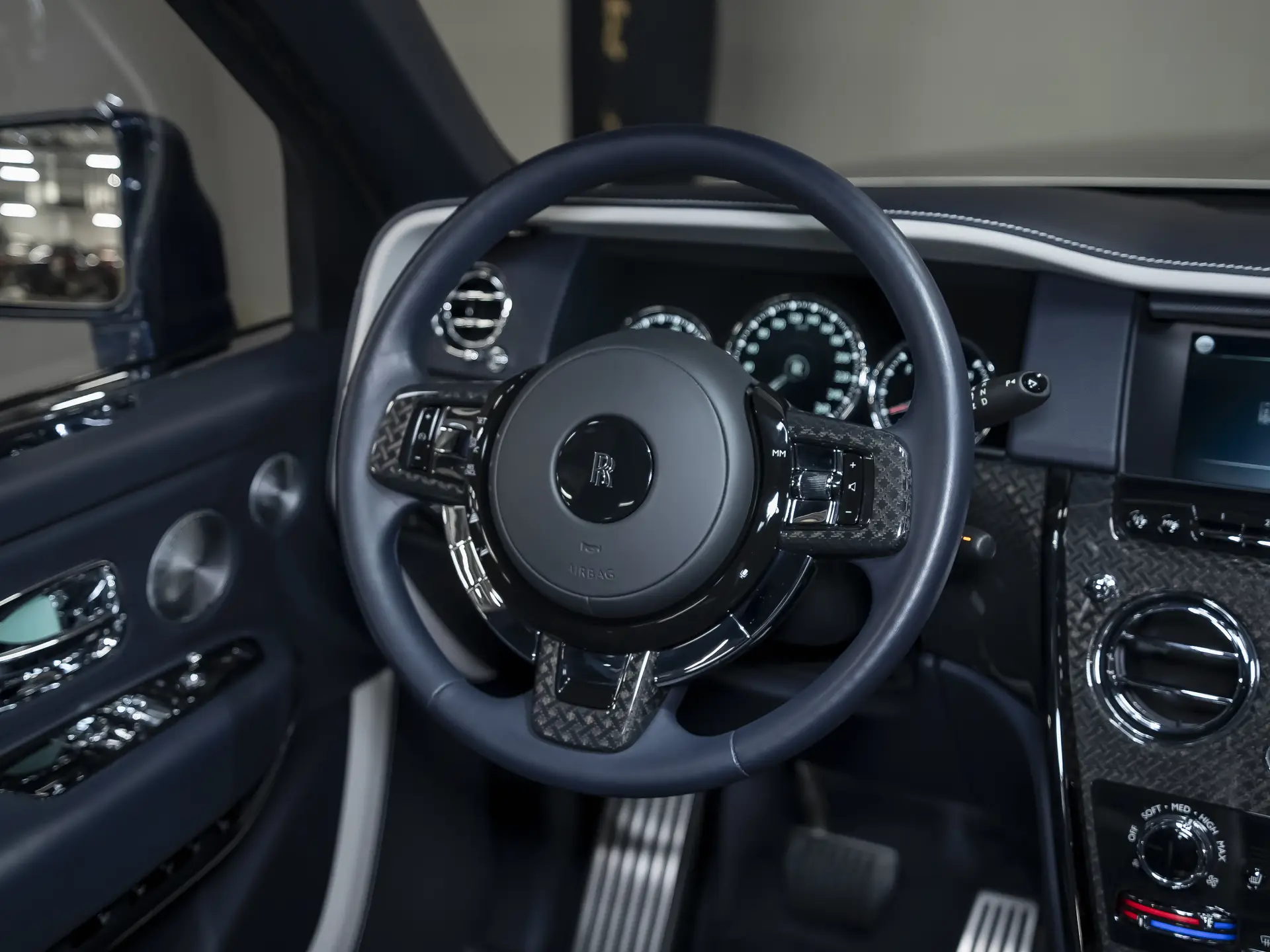 Rolls-Royce Cullinan Black Badge, I, 2021 купить в салоне Million Miles