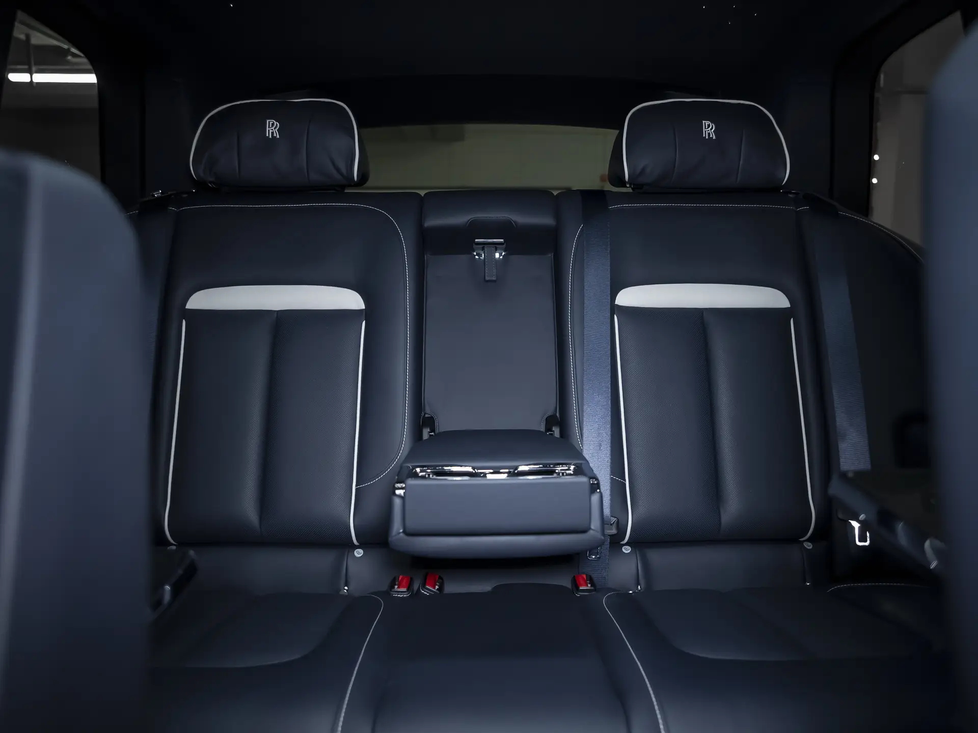 Rolls-Royce Cullinan Black Badge, I, 2021 купить в салоне Million Miles