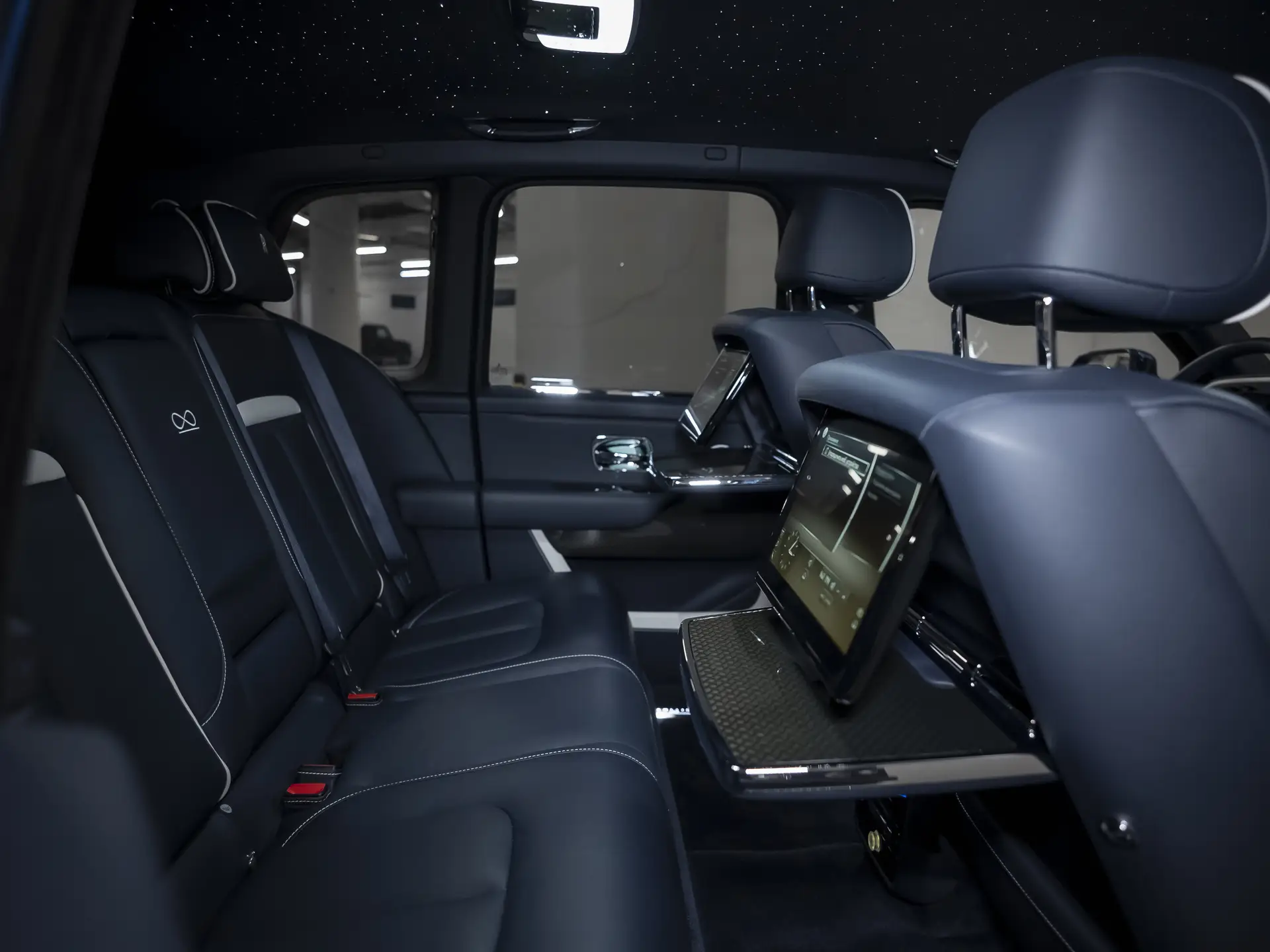 Rolls-Royce Cullinan Black Badge, I, 2021 купить в салоне Million Miles