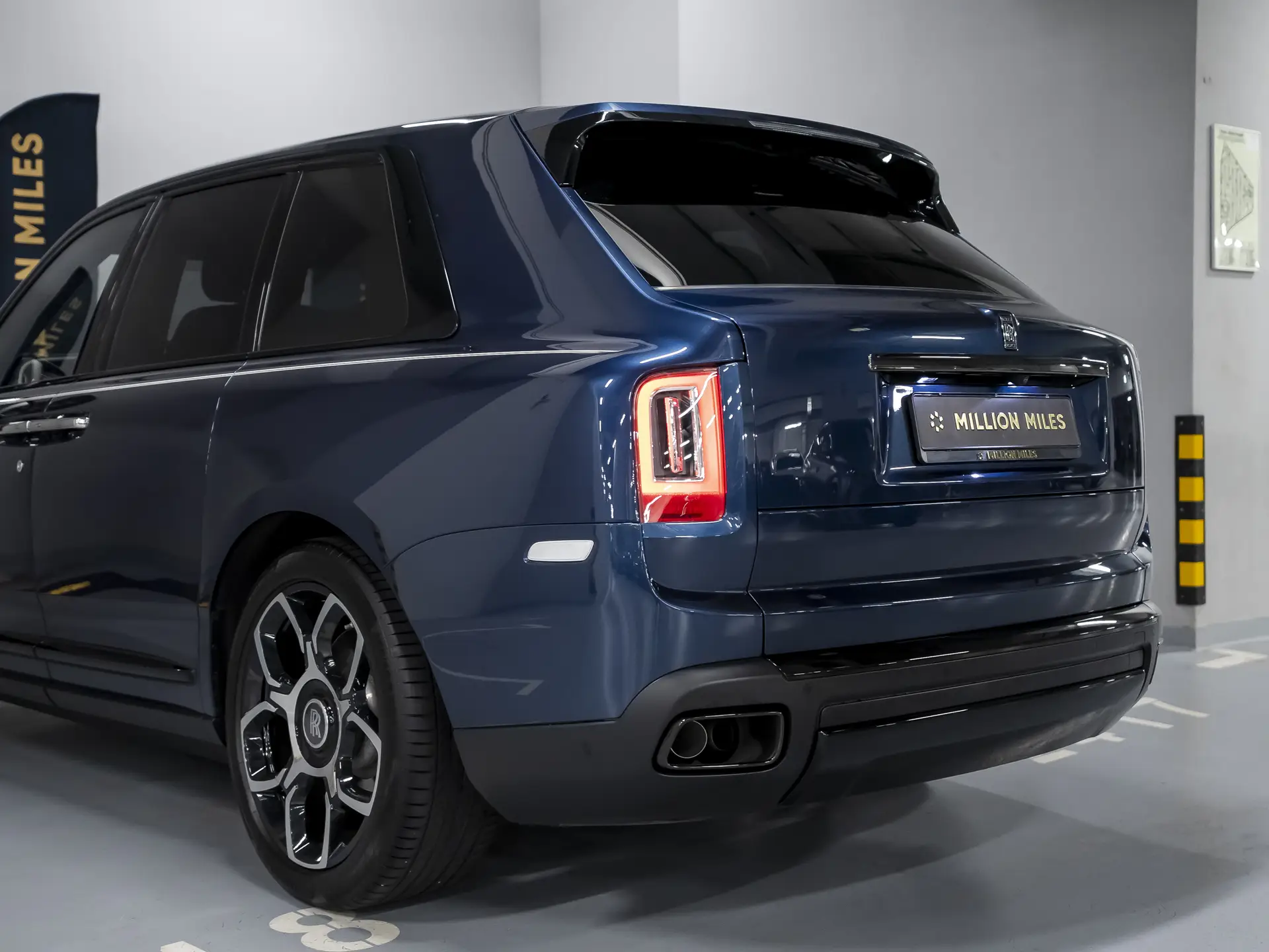Rolls-Royce Cullinan Black Badge, I, 2021 купить в салоне Million Miles