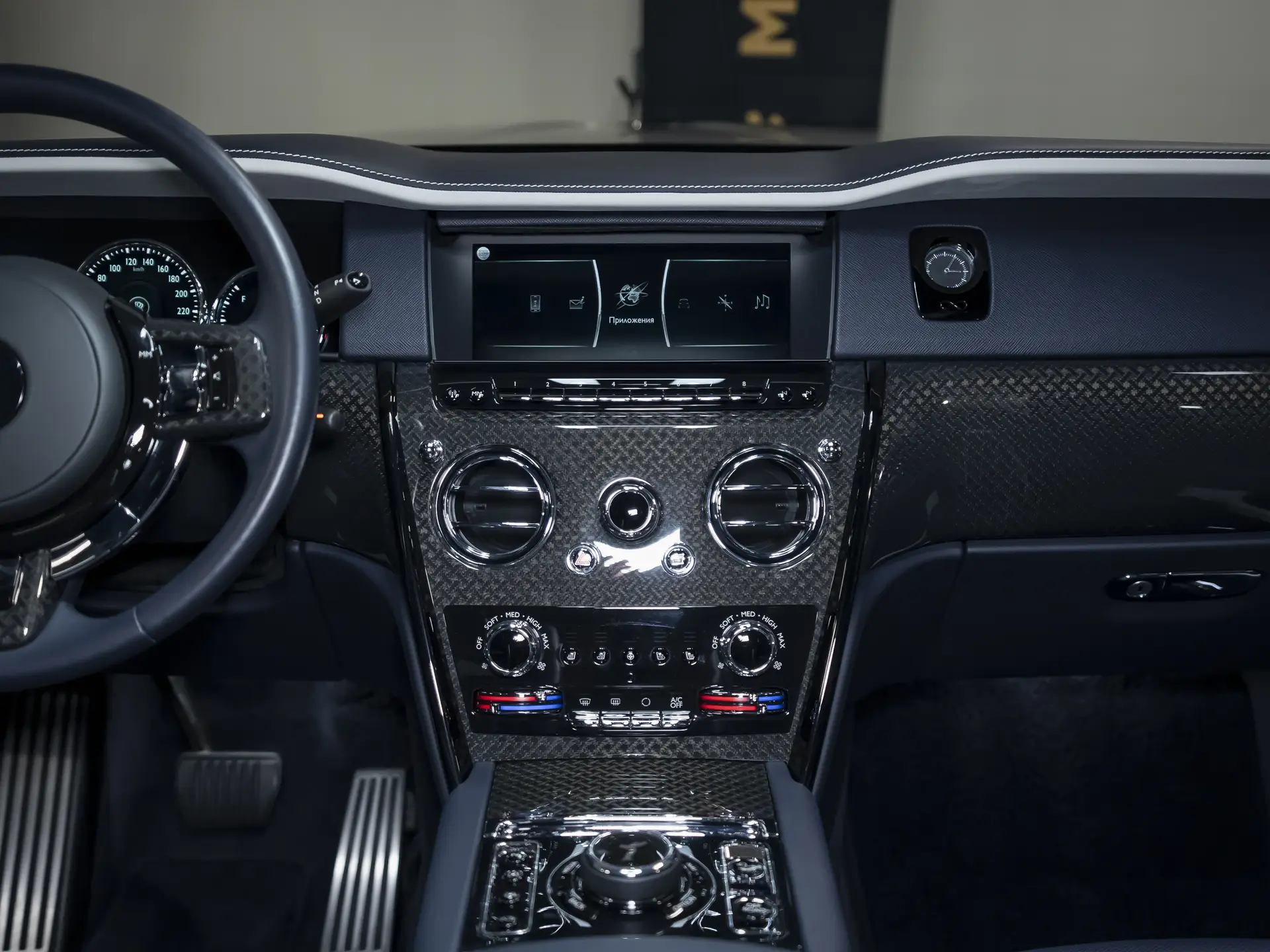 Rolls-Royce Cullinan Black Badge, I, 2021 купить в салоне Million Miles
