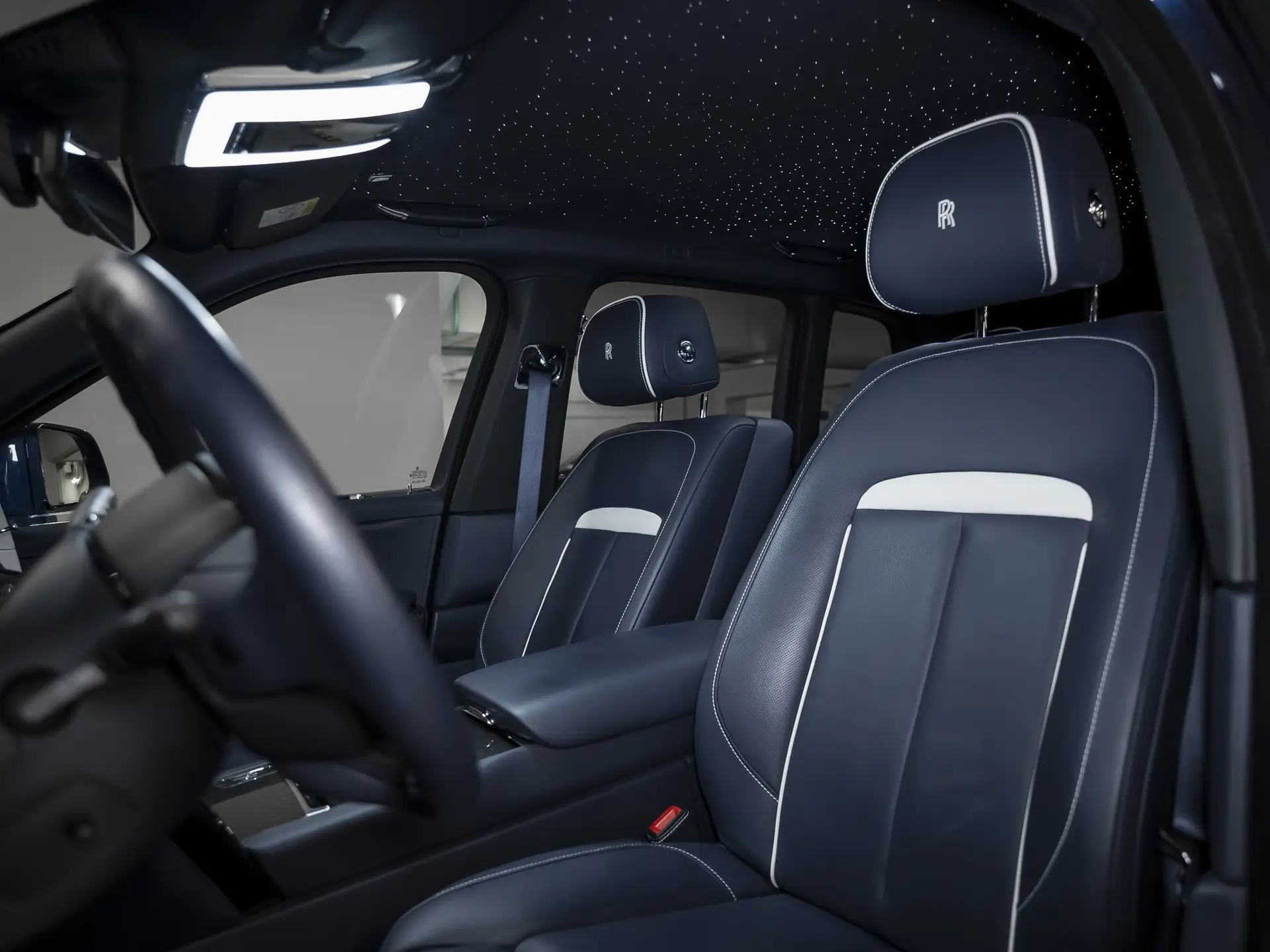 Rolls-Royce Cullinan Black Badge, I, 2021 купить в салоне Million Miles