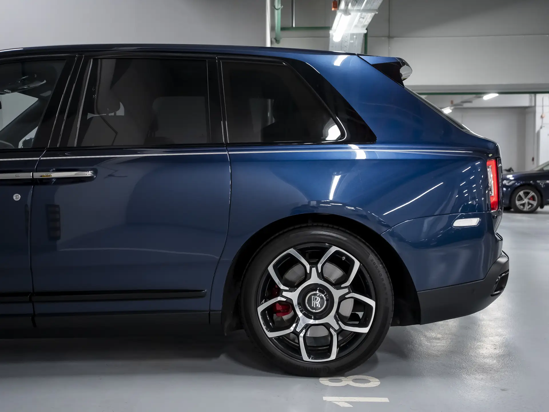 Rolls-Royce Cullinan Black Badge, I, 2021 купить в салоне Million Miles