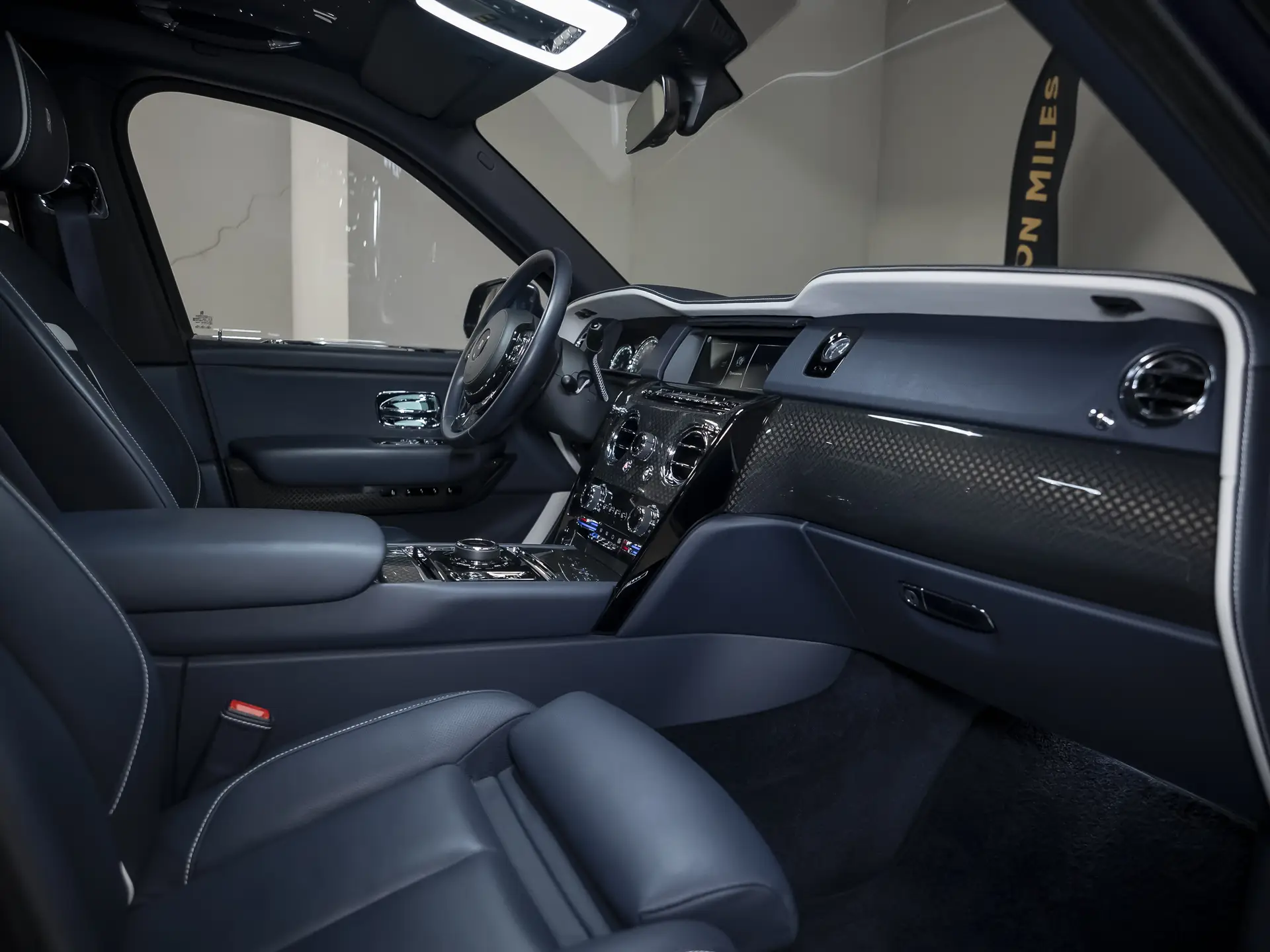 Rolls-Royce Cullinan Black Badge, I, 2021 купить в салоне Million Miles