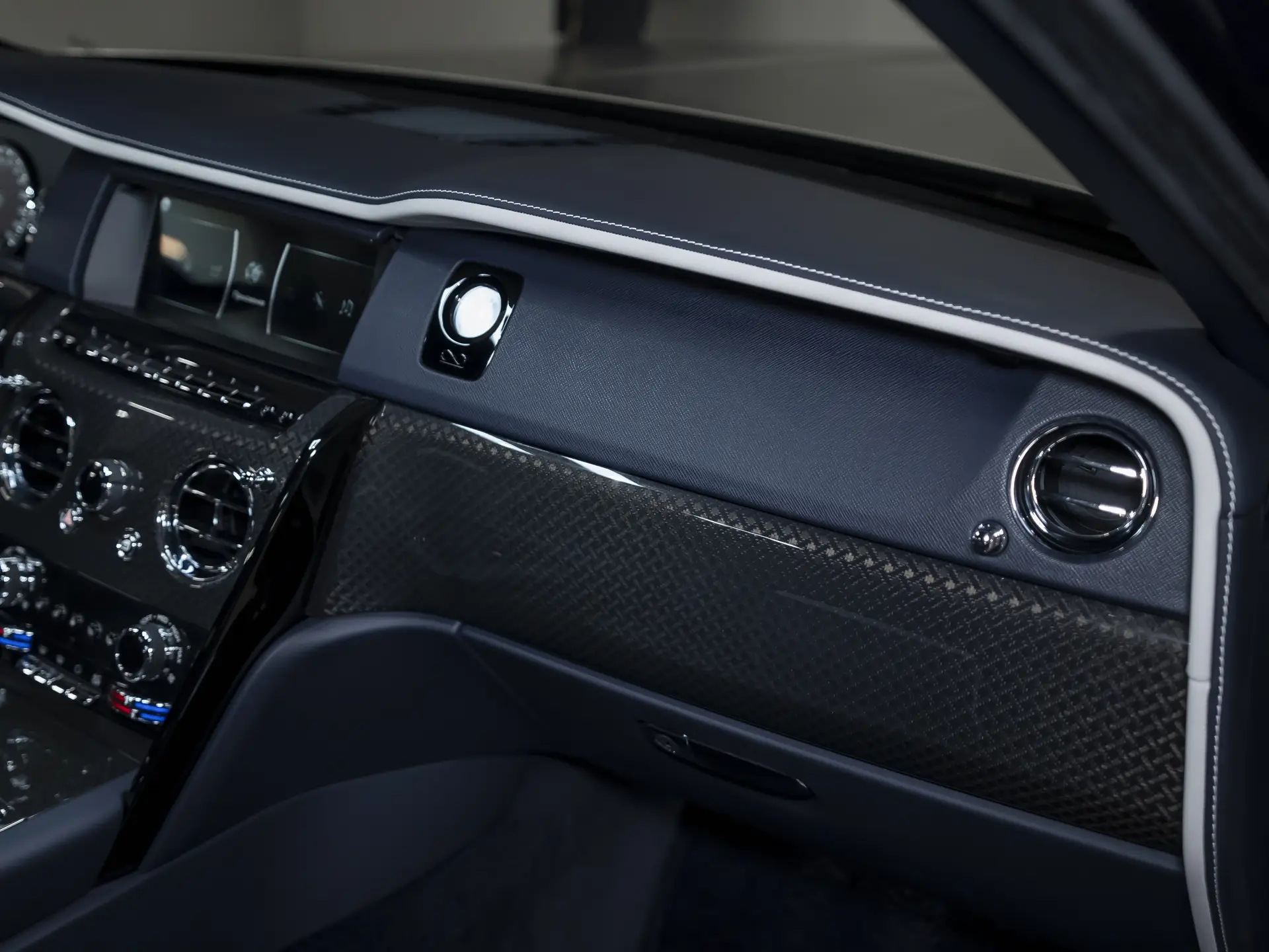 Rolls-Royce Cullinan Black Badge, I, 2021 купить в салоне Million Miles