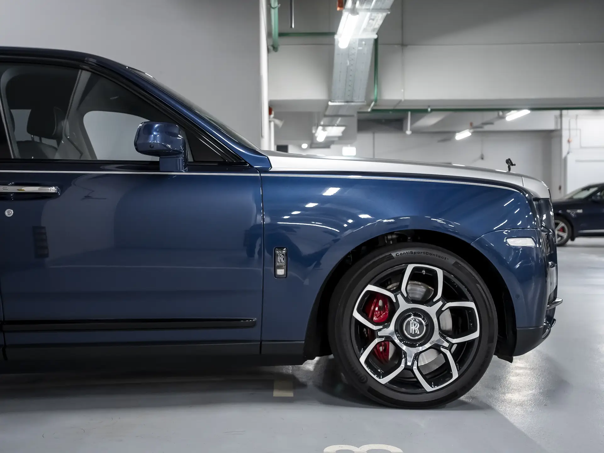 Rolls-Royce Cullinan Black Badge, I, 2021 купить в салоне Million Miles