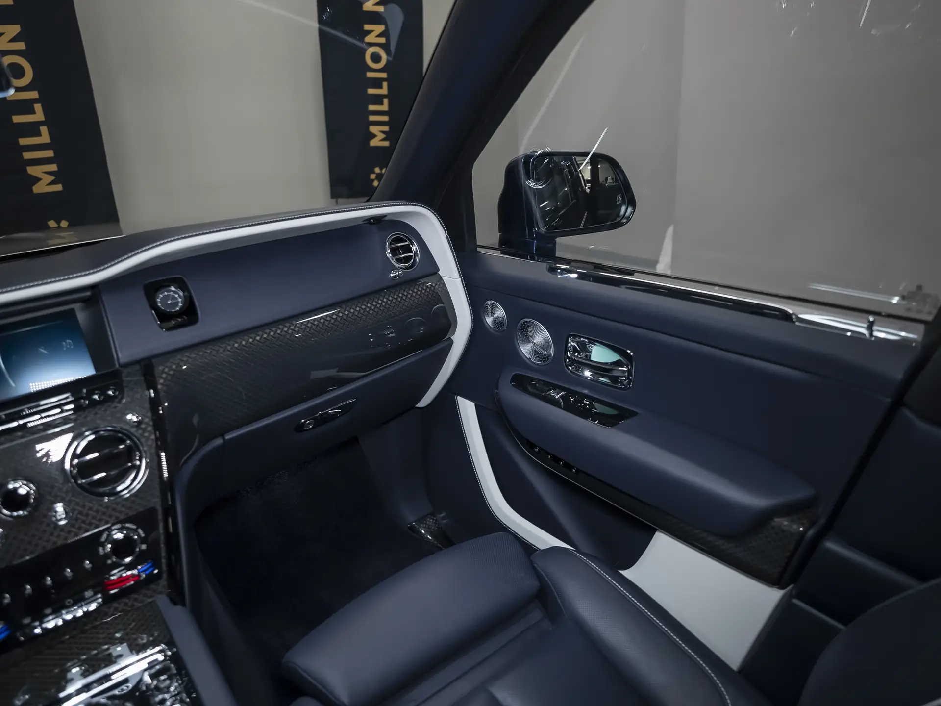 Rolls-Royce Cullinan Black Badge, I, 2021 купить в салоне Million Miles