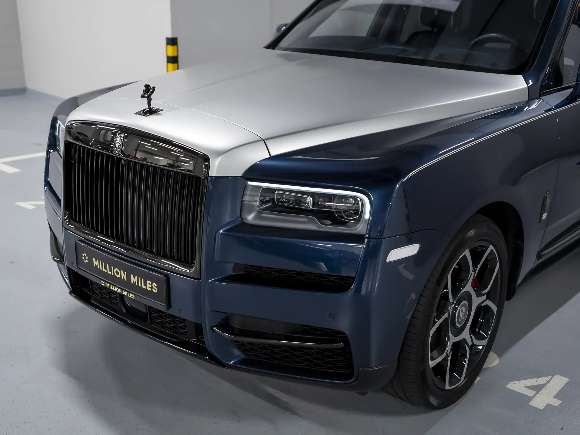 Rolls-Royce Cullinan Black Badge, I, 2021 купить в салоне Million Miles