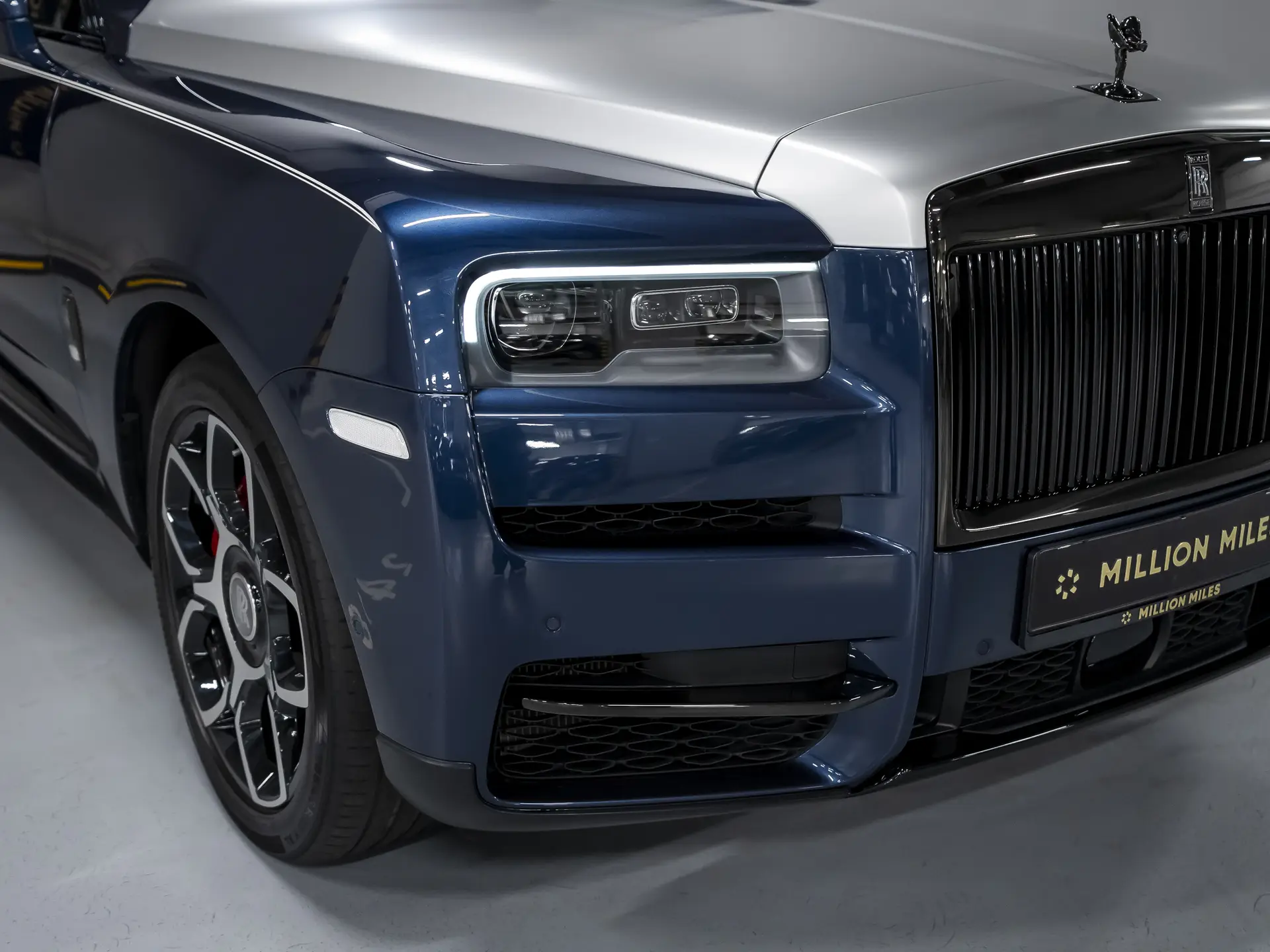 Rolls-Royce Cullinan Black Badge, I, 2021 купить в салоне Million Miles
