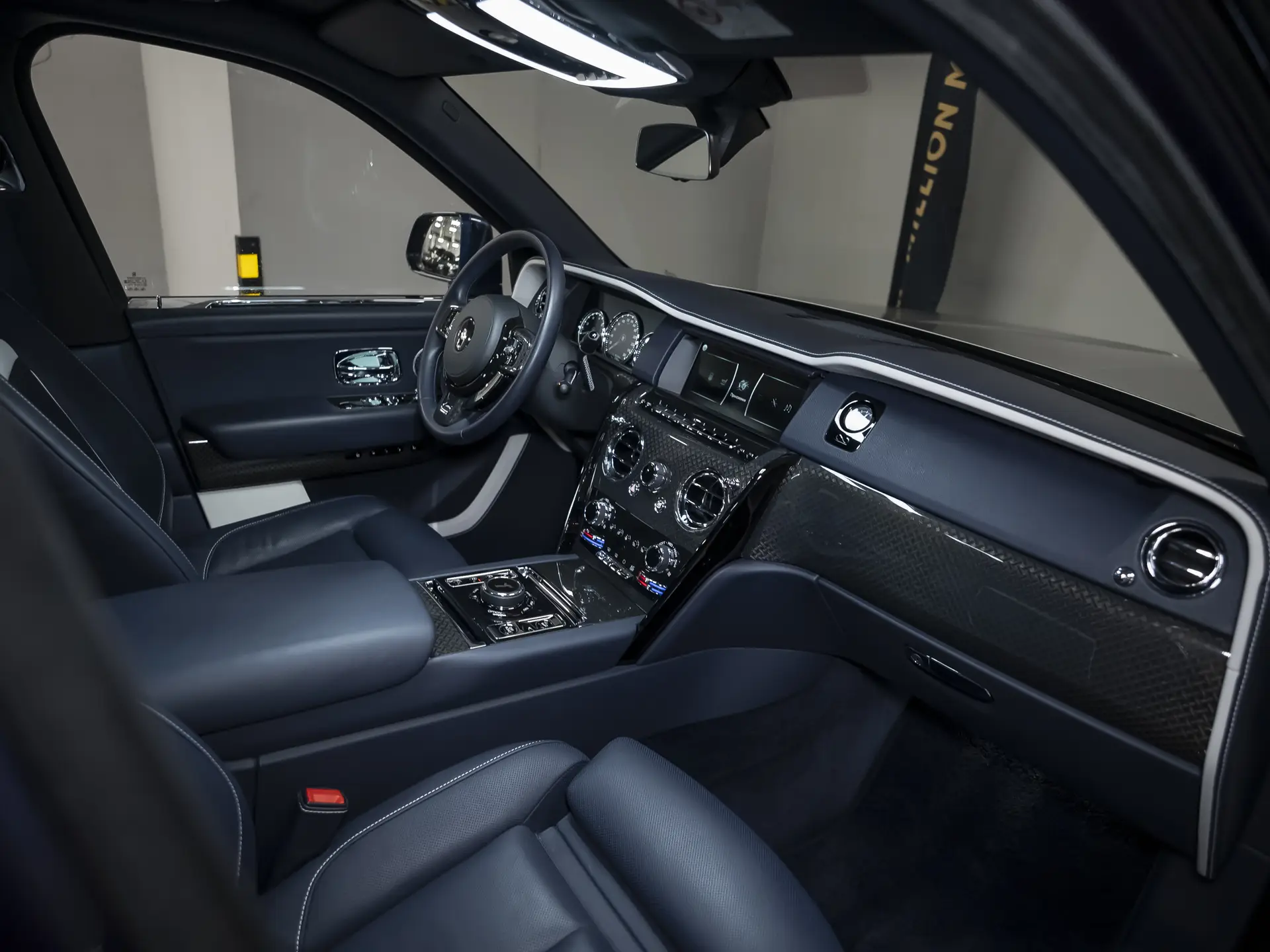 Rolls-Royce Cullinan Black Badge, I, 2021 купить в салоне Million Miles