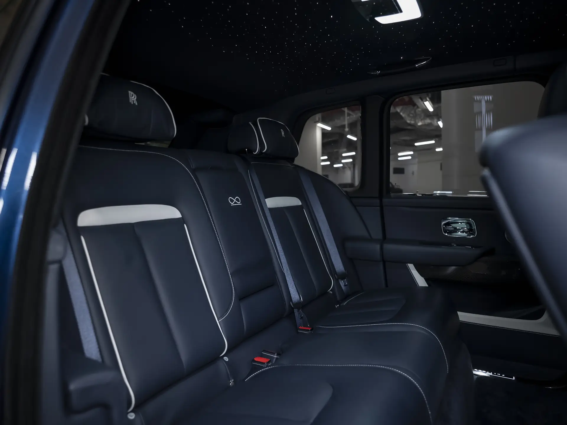 Rolls-Royce Cullinan Black Badge, I, 2021 купить в салоне Million Miles