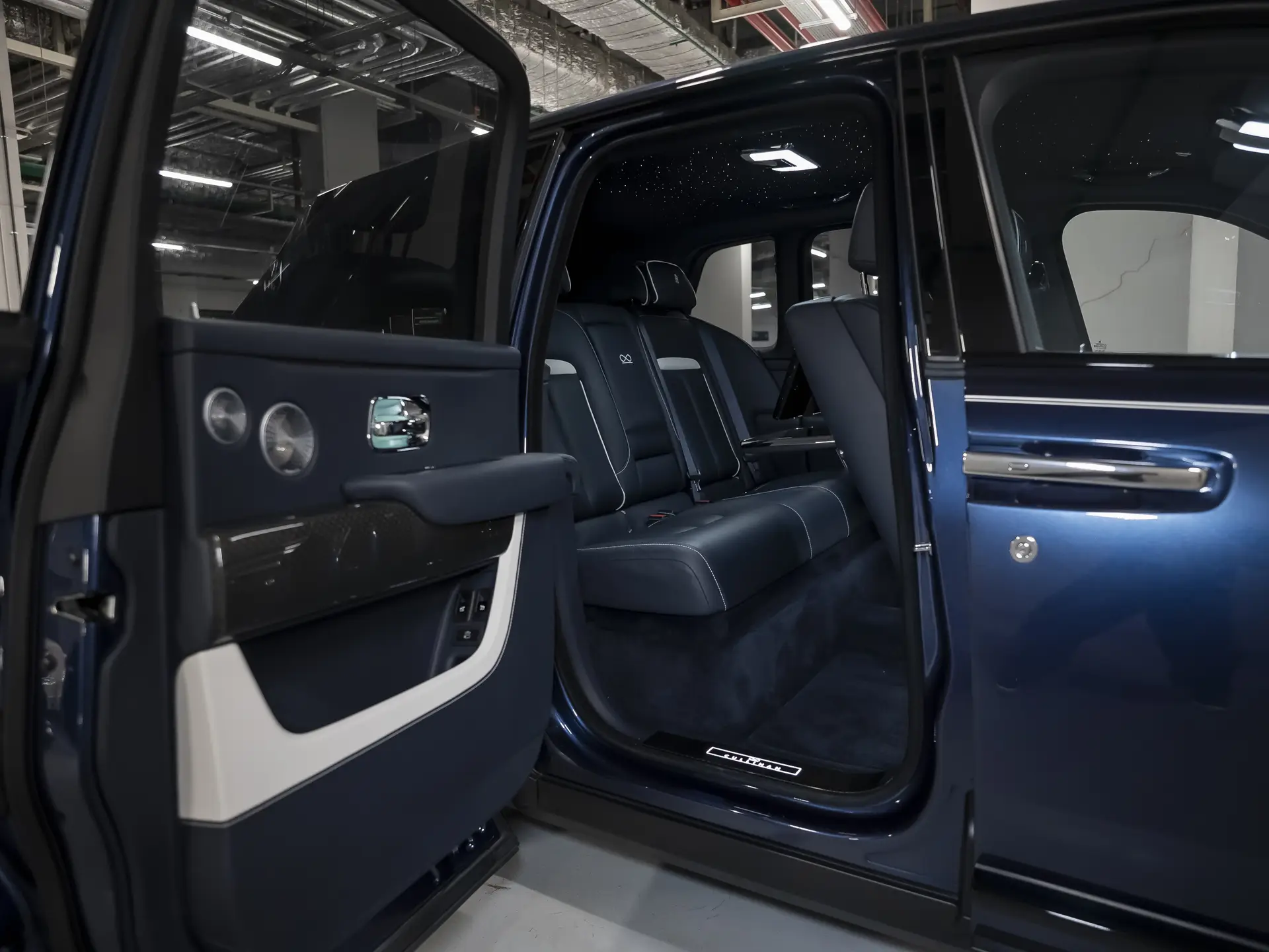 Rolls-Royce Cullinan Black Badge, I, 2021 купить в салоне Million Miles