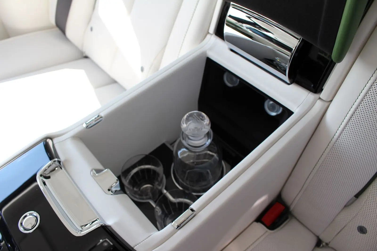 Rolls-Royce Phantom EWB, VIII, 2024 купить в салоне Million Miles