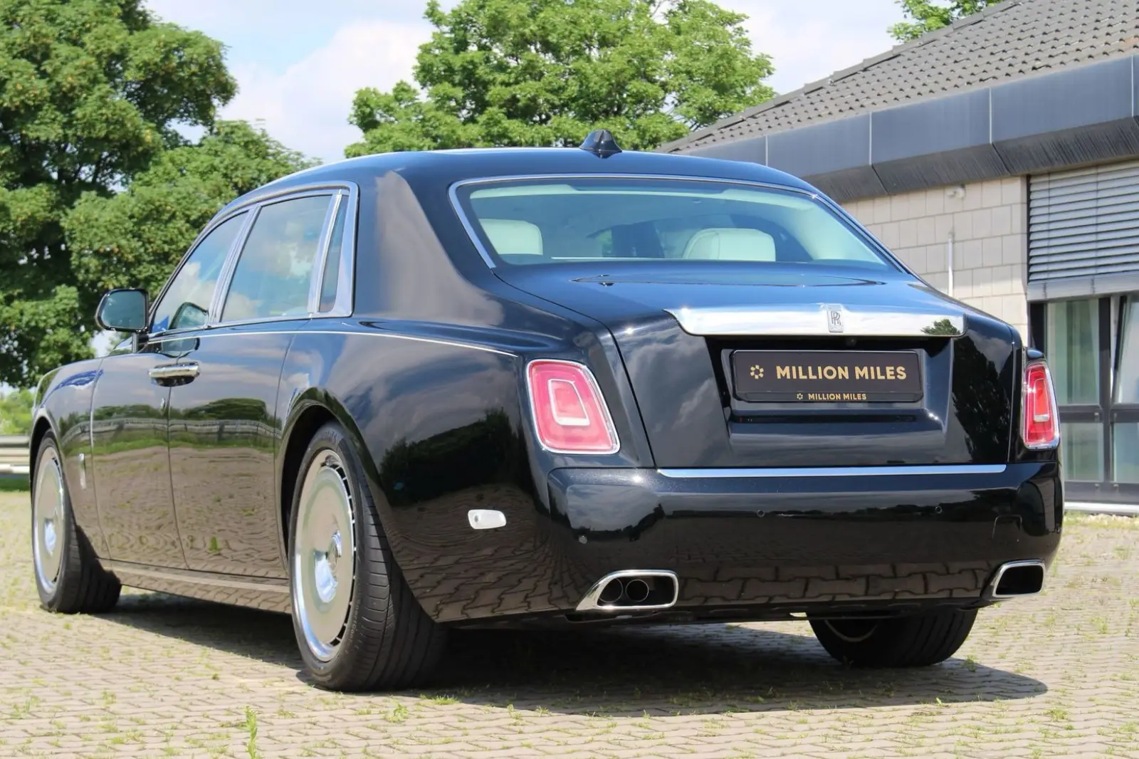 Rolls-Royce Phantom EWB, VIII, 2024 купить в салоне Million Miles